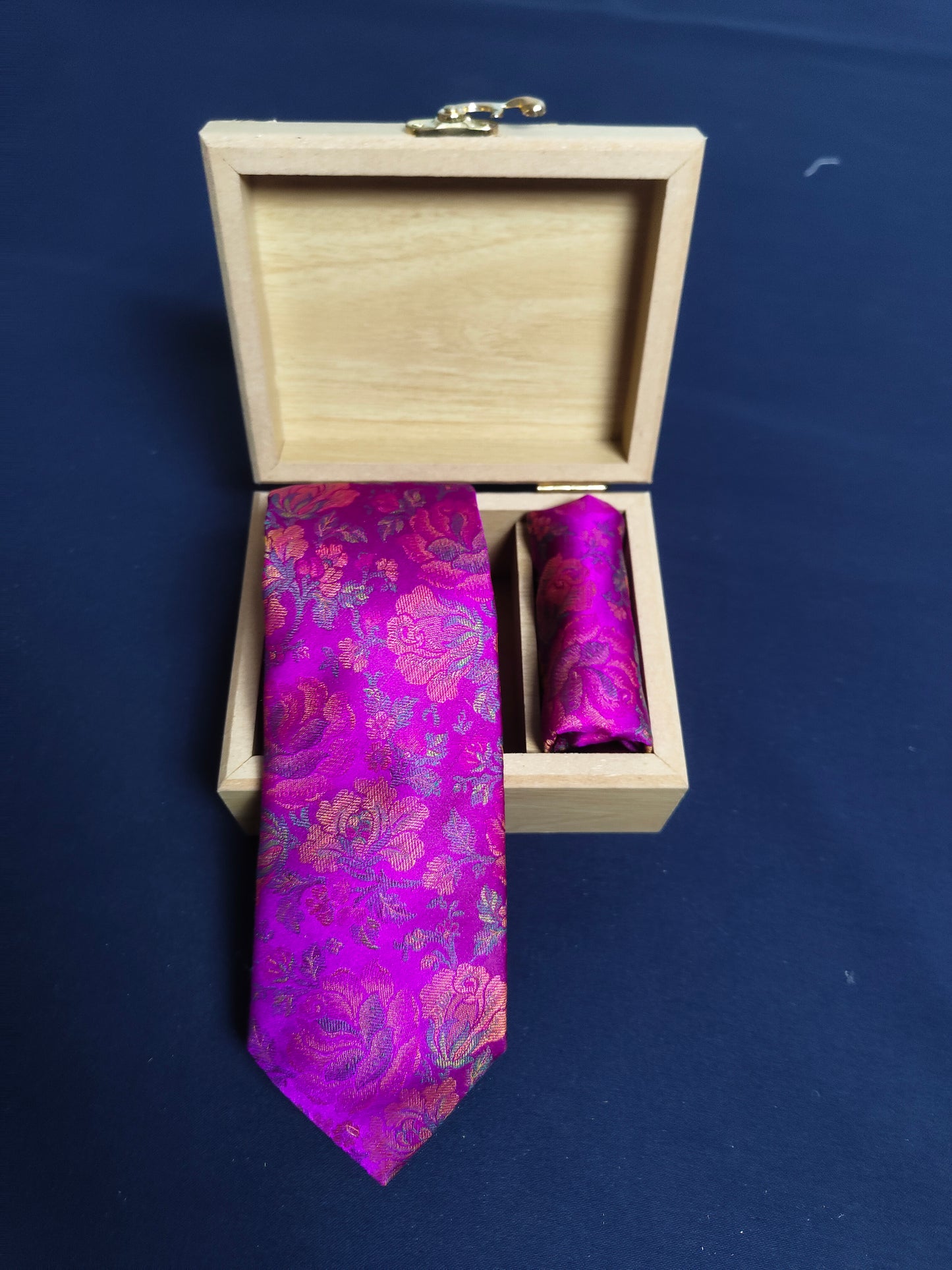am201222 - tie image