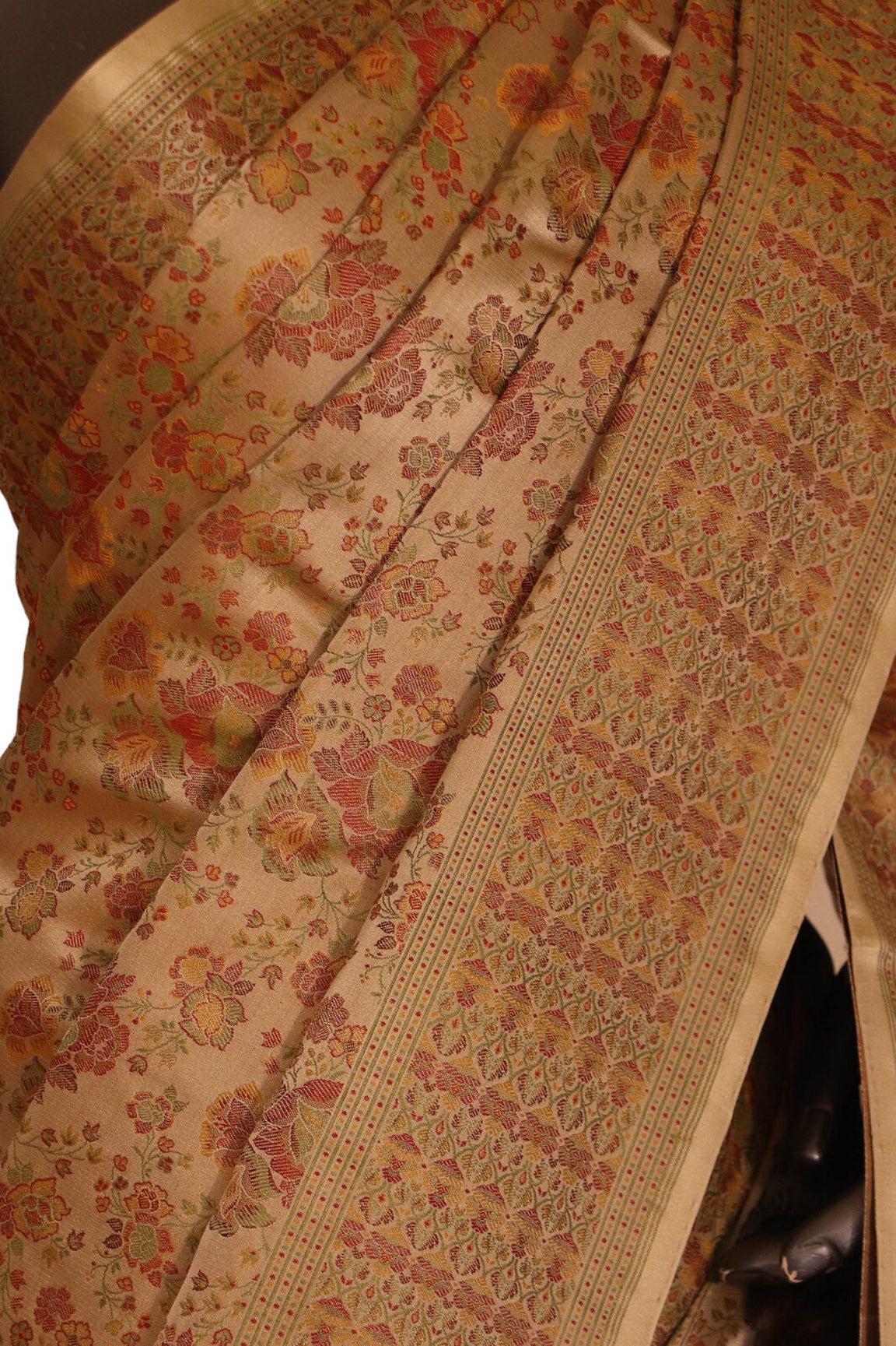 Exquisite Handloom Jamawar Tanchoi Silk Saree-Master Weaves AJ206327
