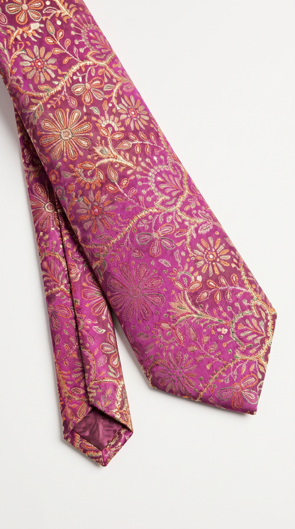 Silk Tie AM201218 - Diagonal Close-Up Detail View