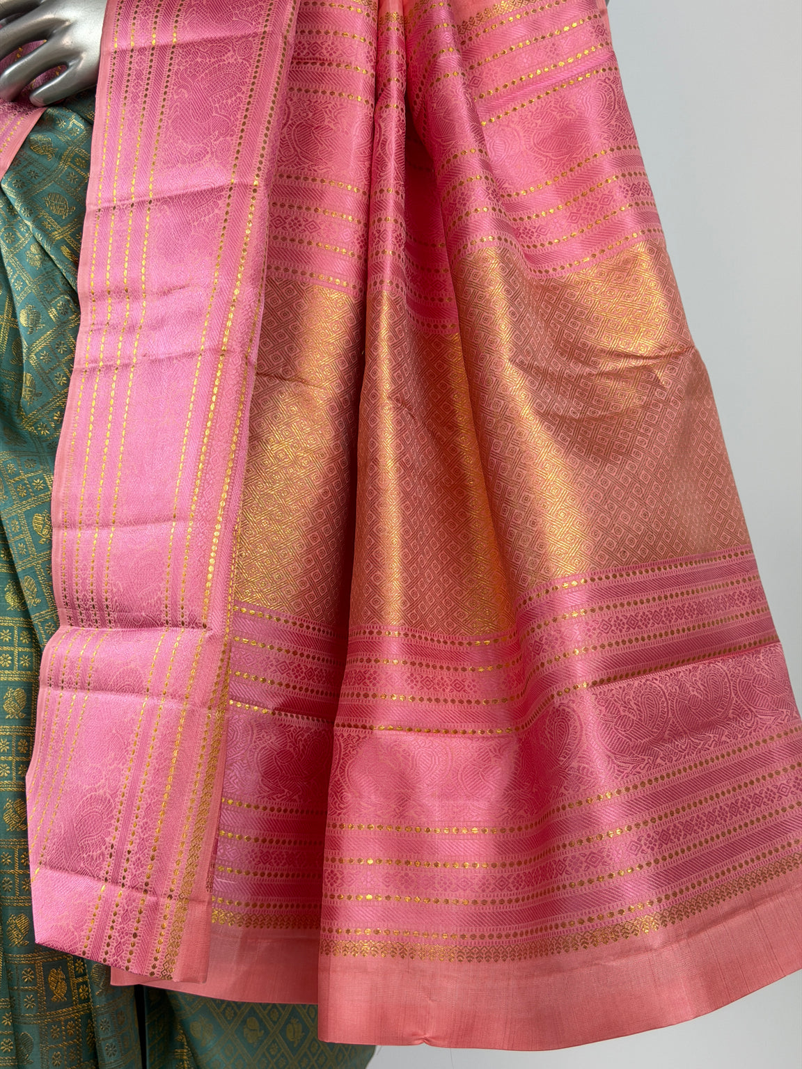 AL202989 - Pallu Image