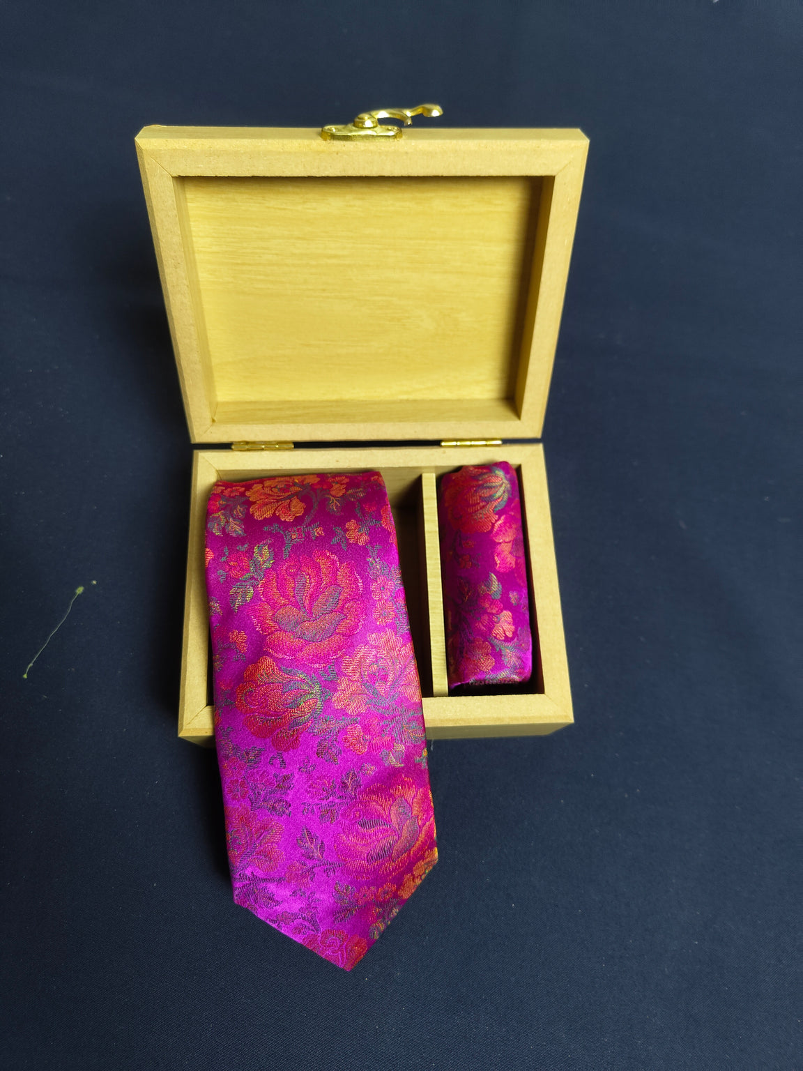 AM201202 - Tie Image