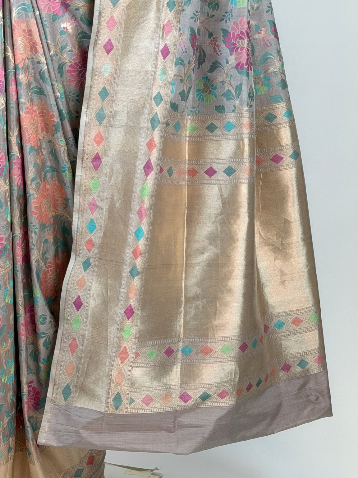 AK206113 - Pallu Image