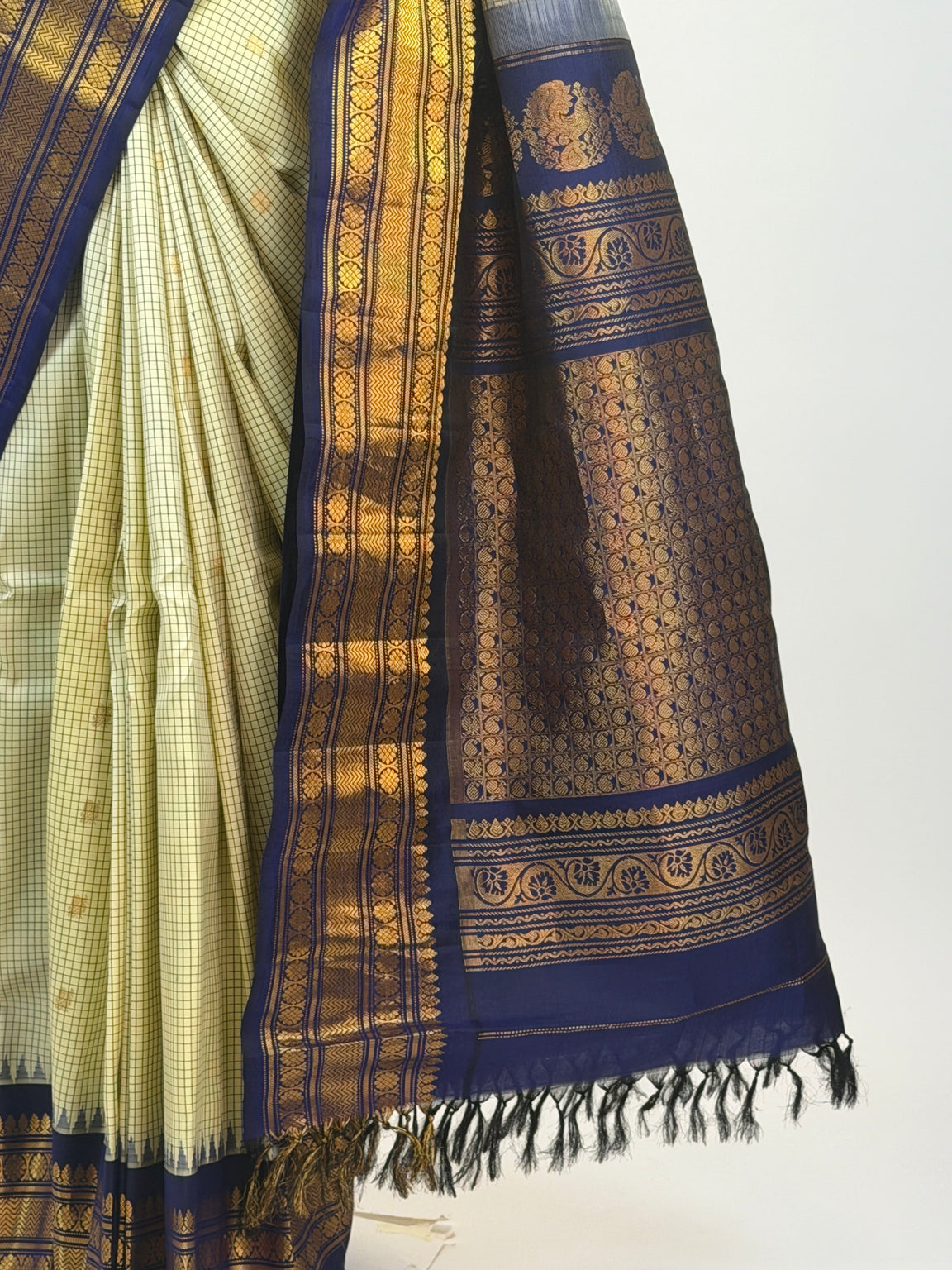 AM201020 - Pallu Image