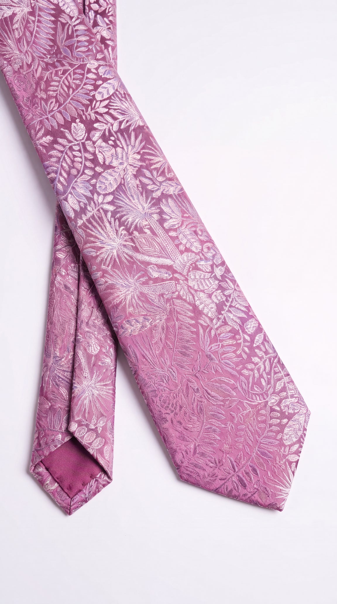 Silk Tie AM201198 - Diagonal Close-Up Detail View