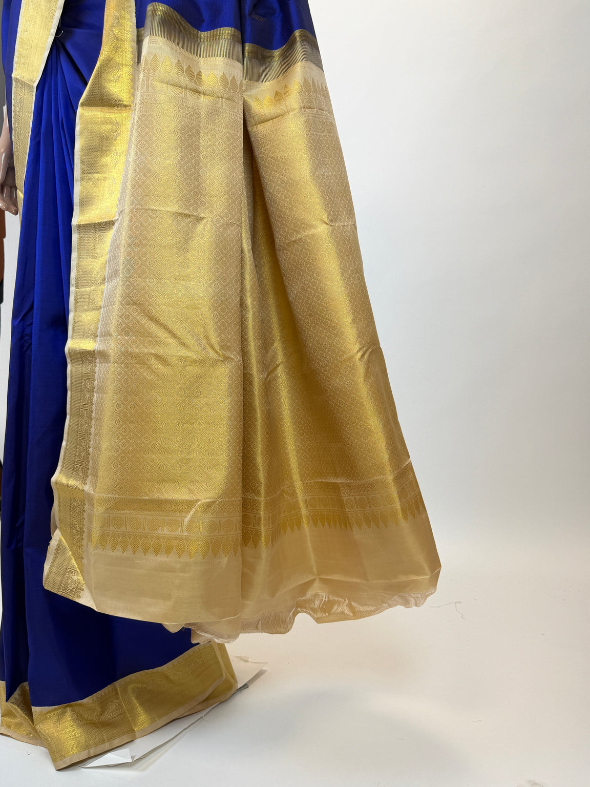 AL214055 - Pallu Image