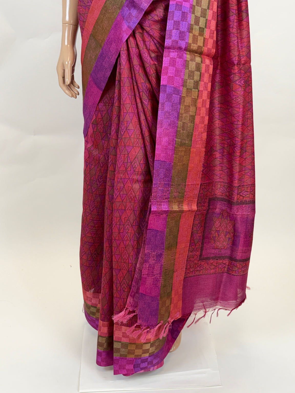 AL203701 - Pallu Image