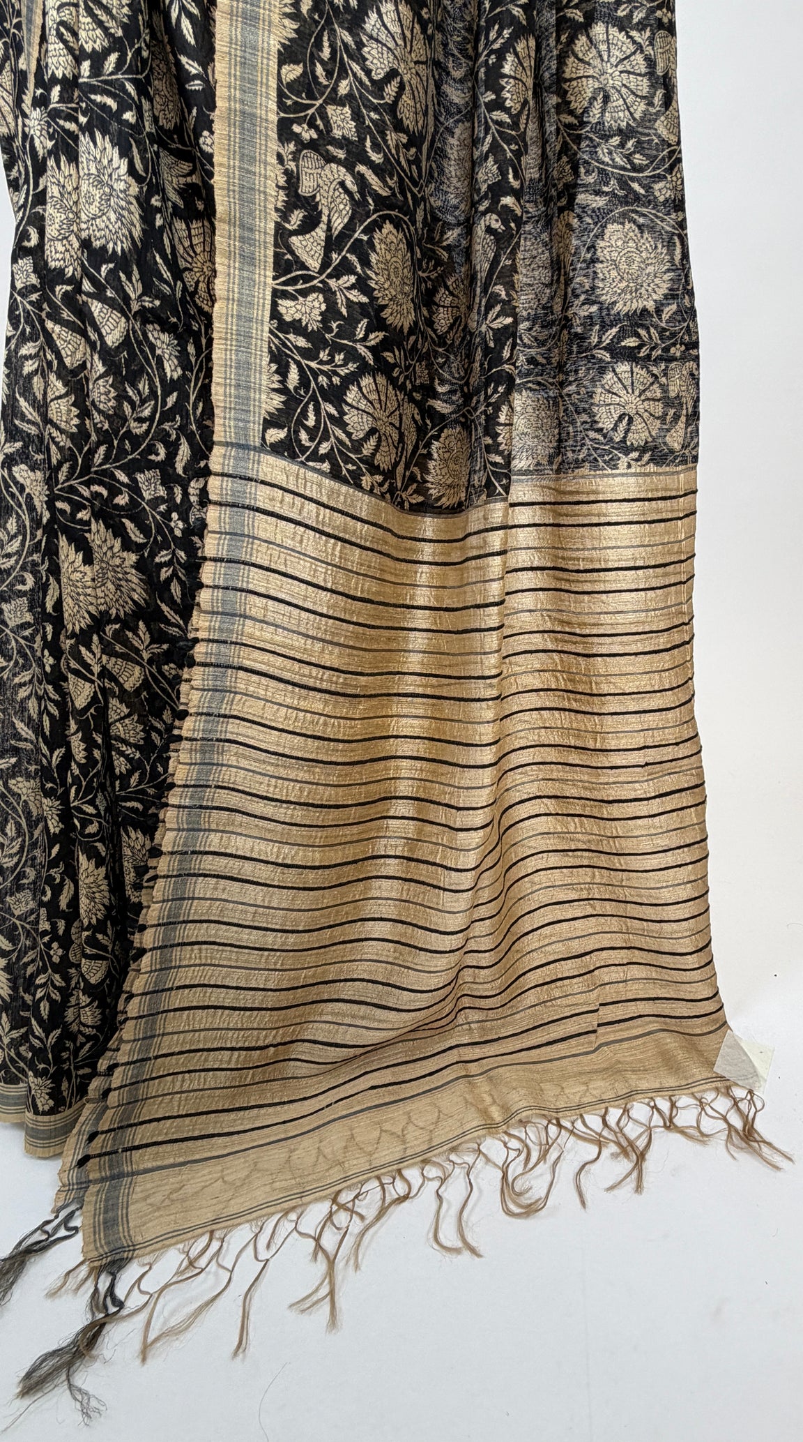 AL205713 - Pallu Image