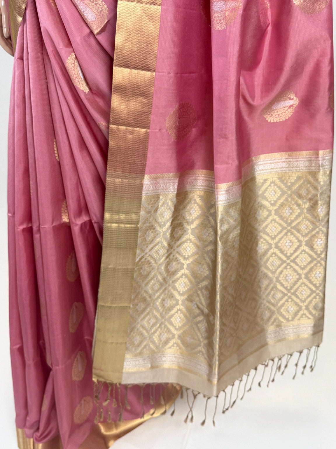 AM202416 - Pallu Image