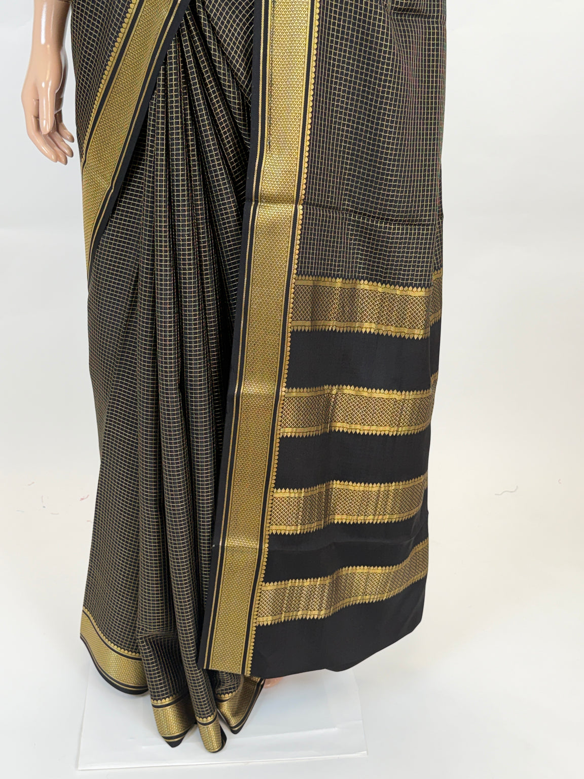 AM200953 - Pallu Image
