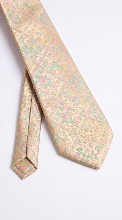 Silk Tie AM201233 - Diagonal Close-Up Detail View