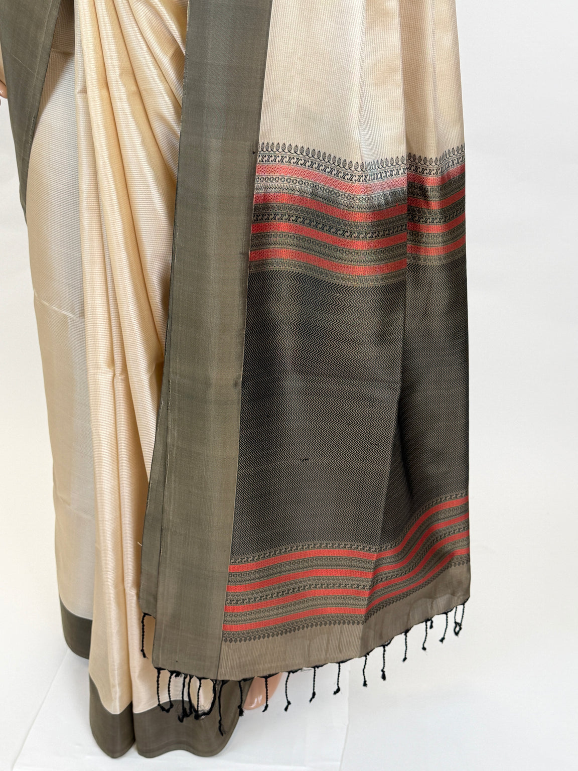 AM202520 - Pallu Image