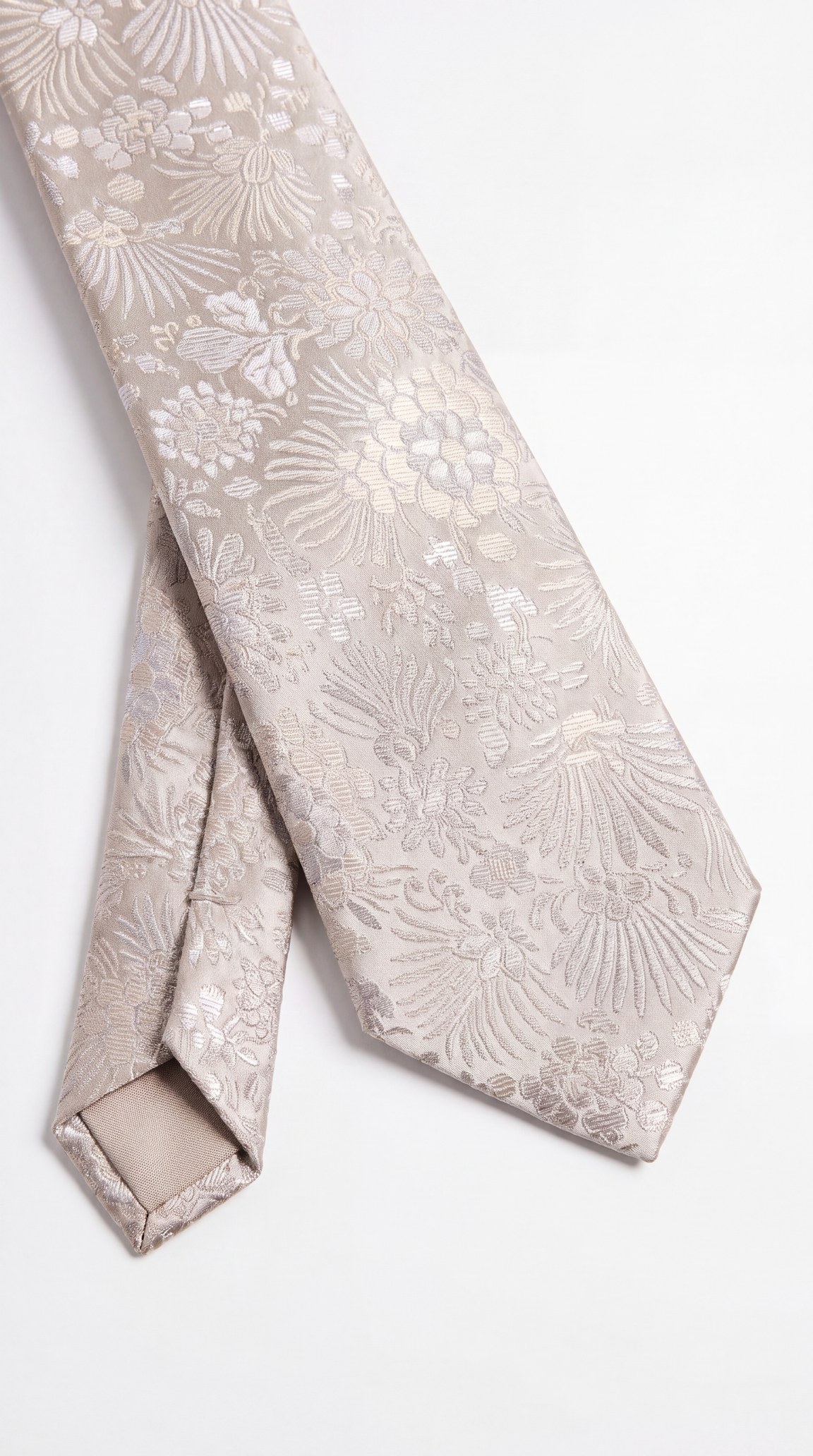 Silk Tie AM201214 - Diagonal Close-Up Detail View