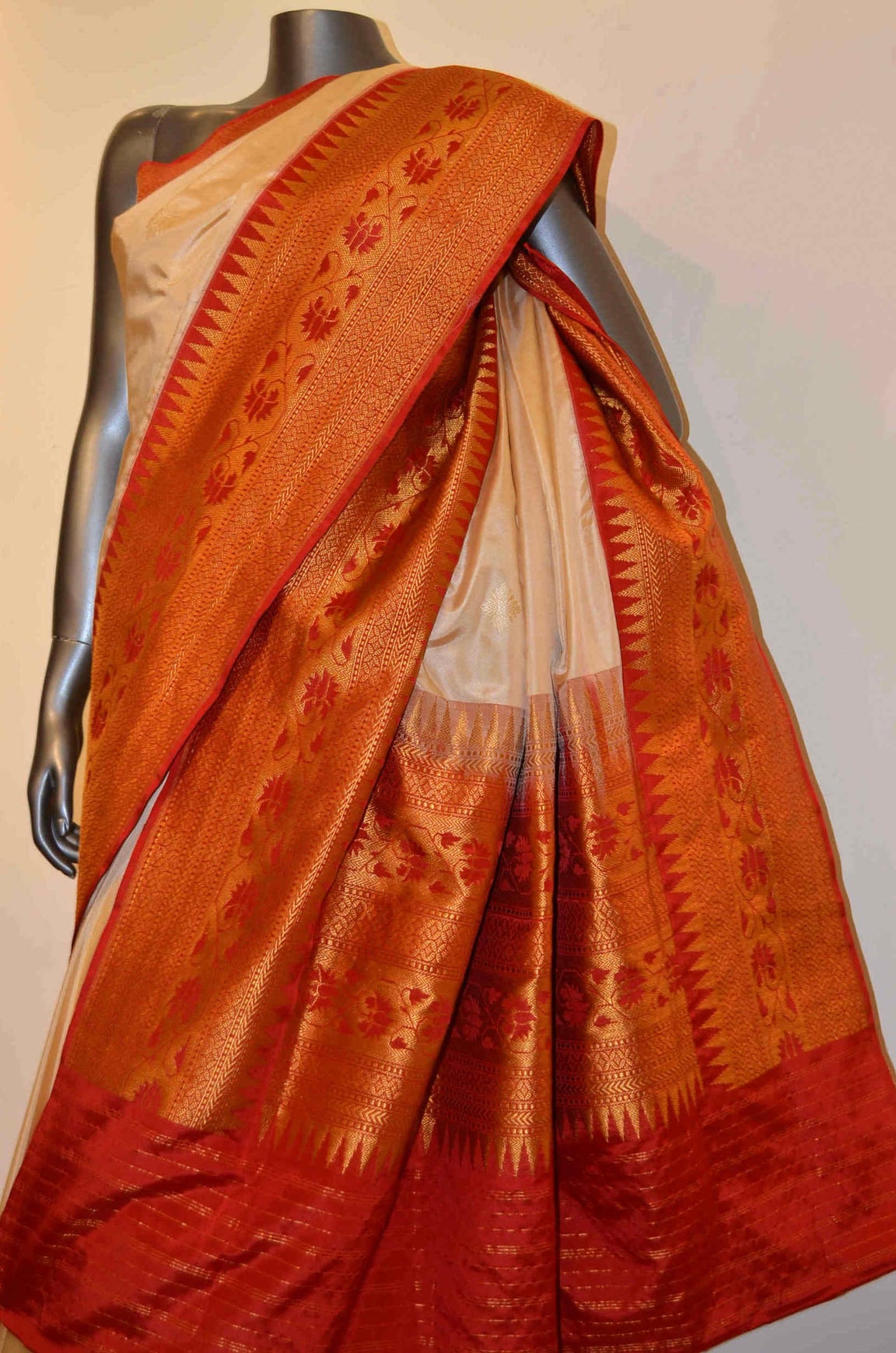 Classic Contrast Special Grand Banarasi Silk Saree AD212235