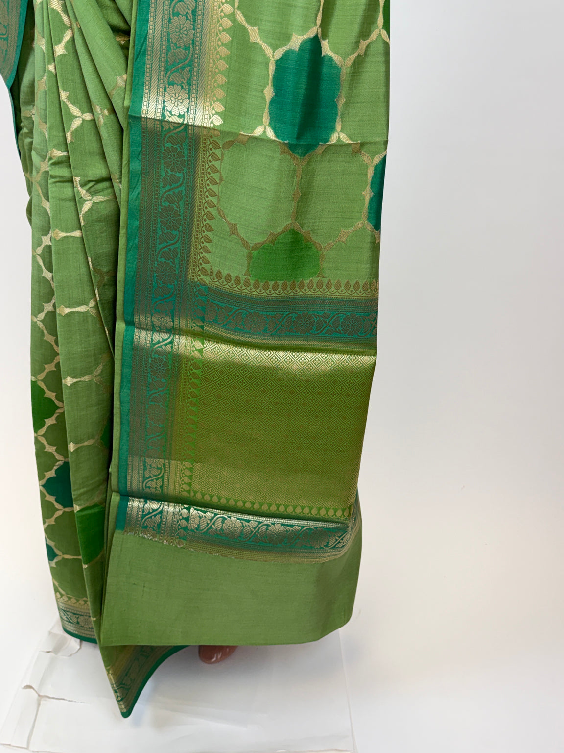 AL211277 - Pallu Image