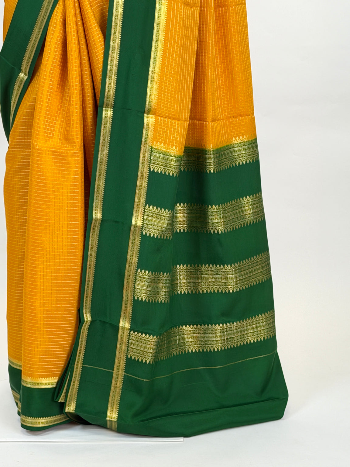 AL213505 - Pallu Image