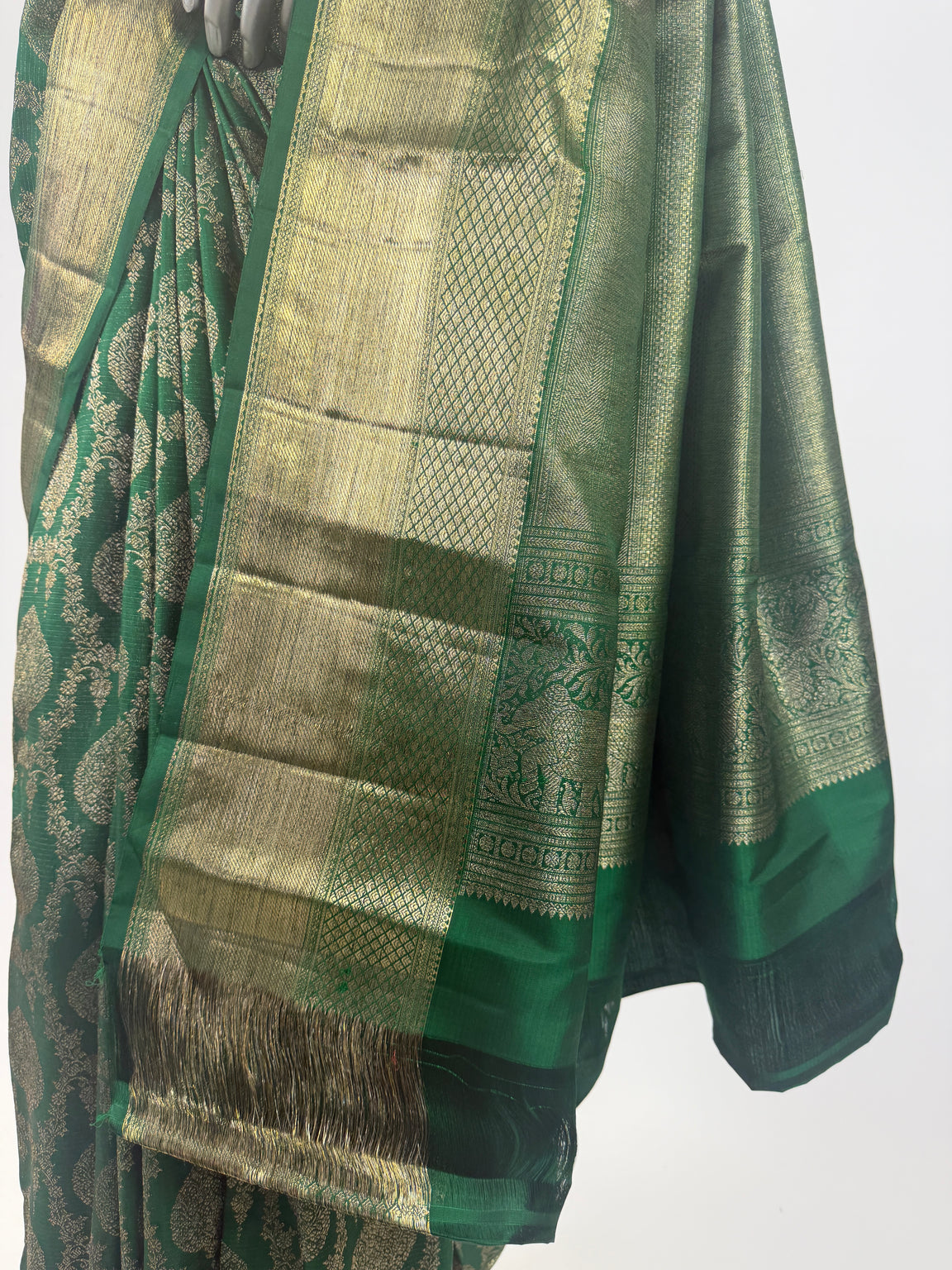 AL210915 - Pallu Image