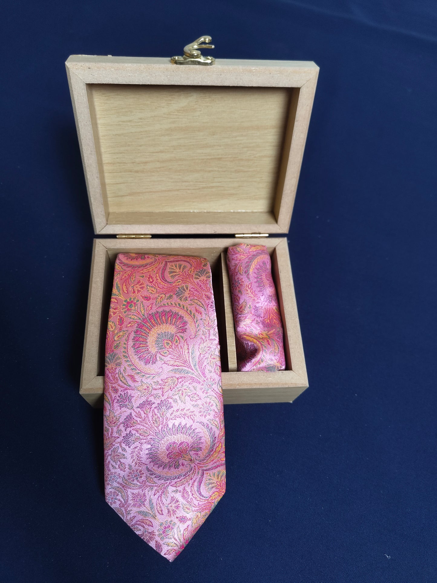 am201223 - tie image
