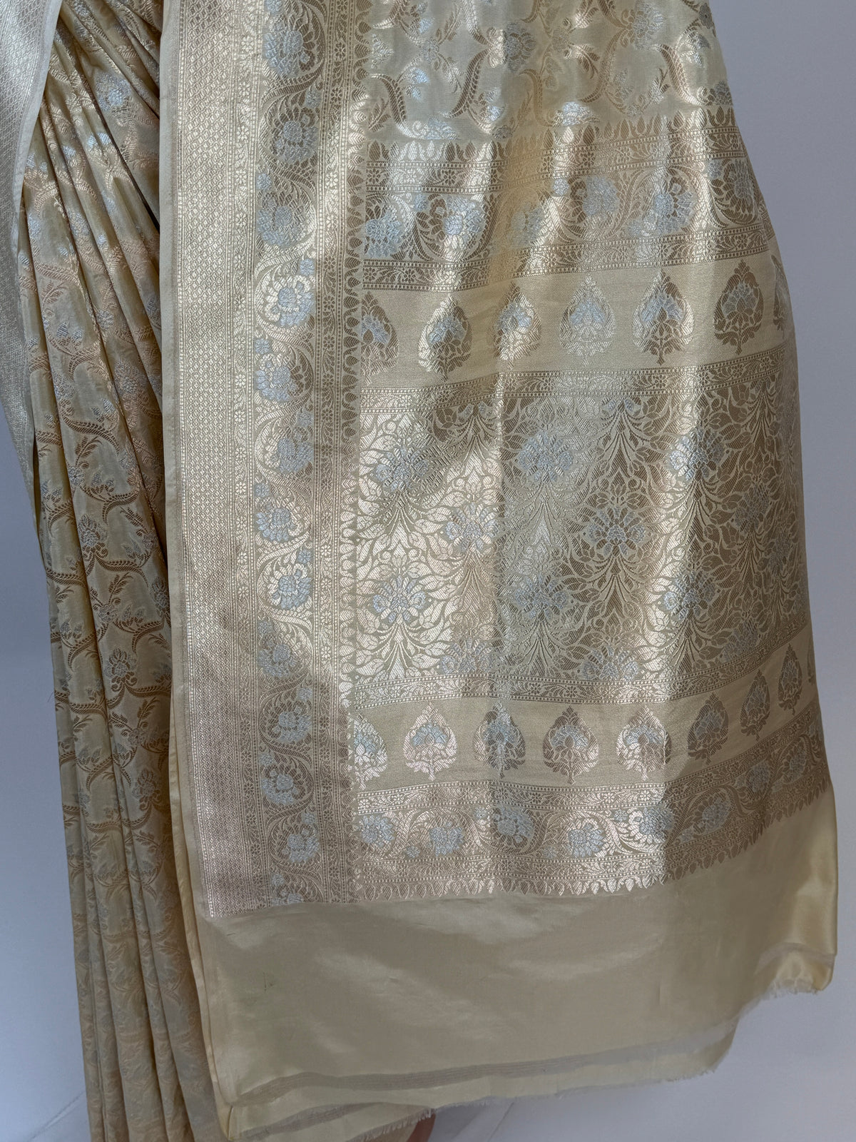 ak204358 - pallu image