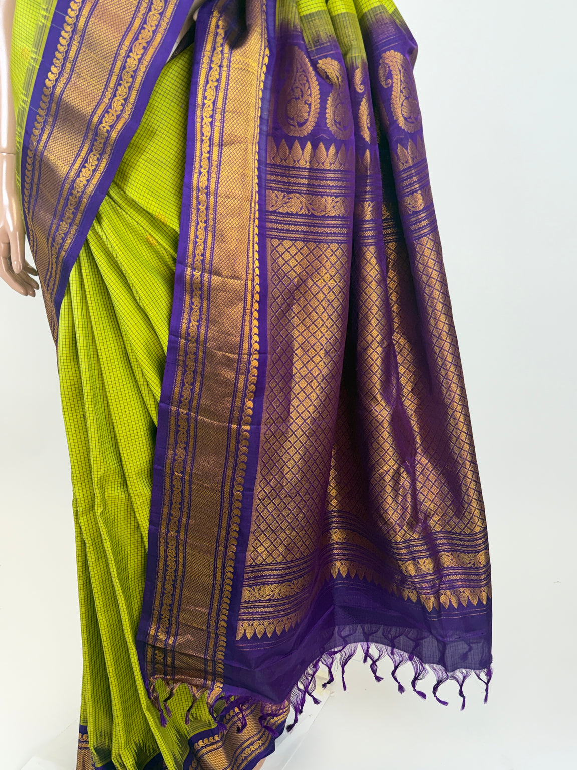 AL211513 - Pallu Image