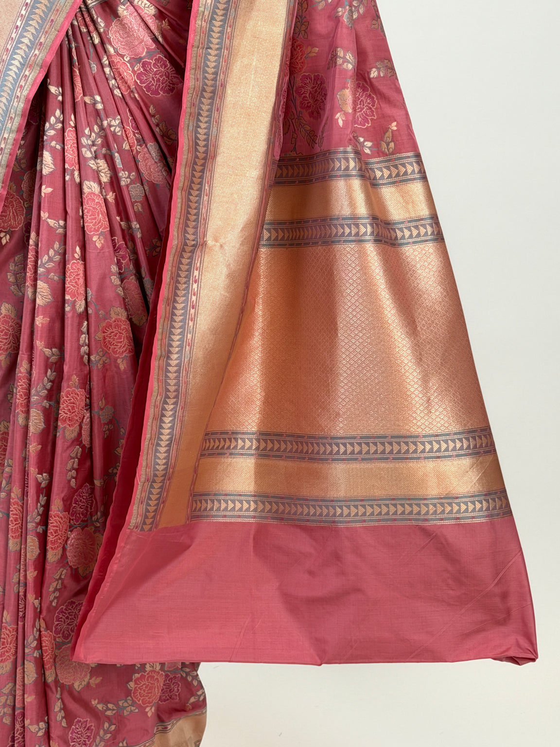 AL206236 - Pallu Image