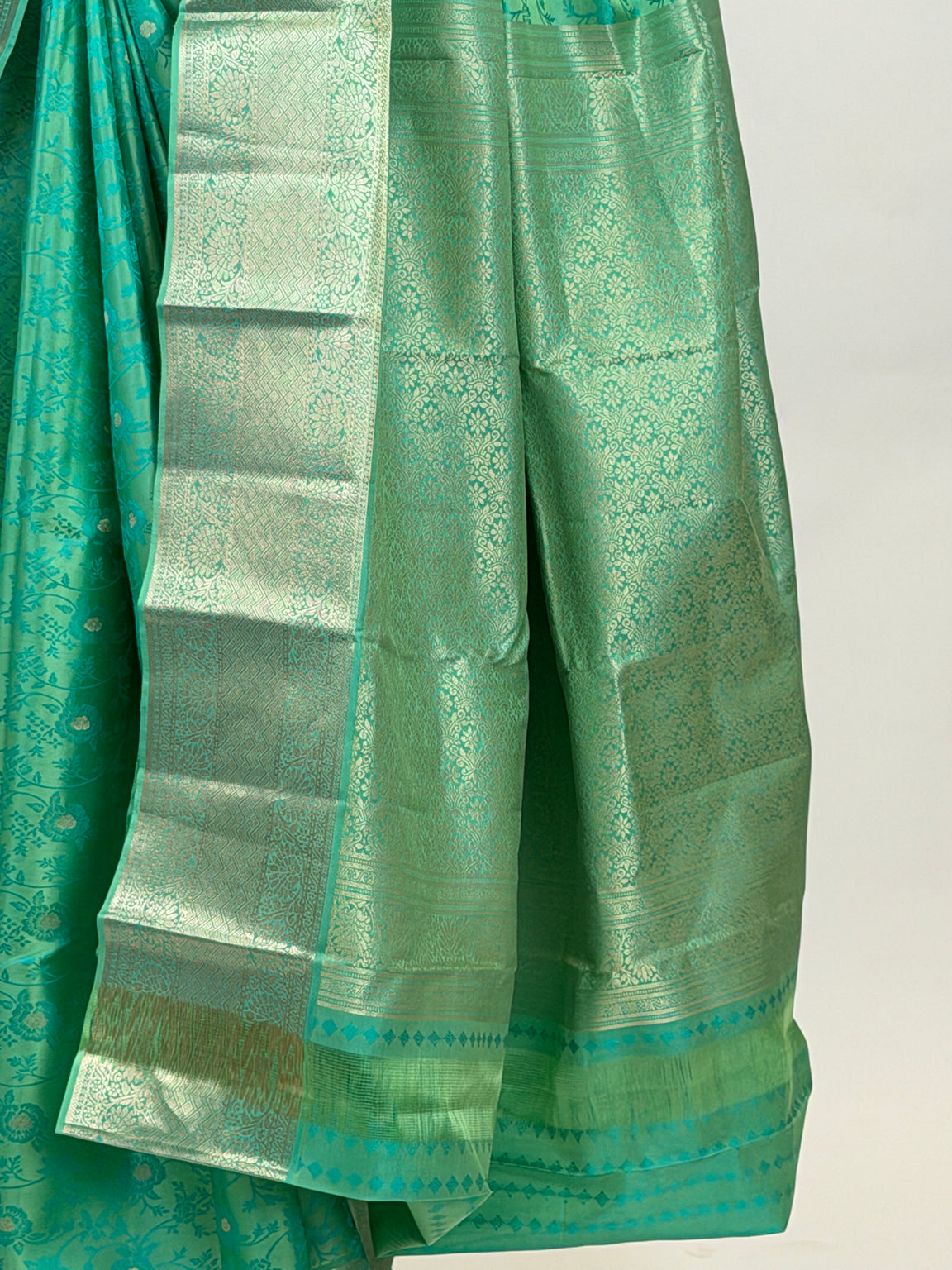 AM200483 - Pallu Image