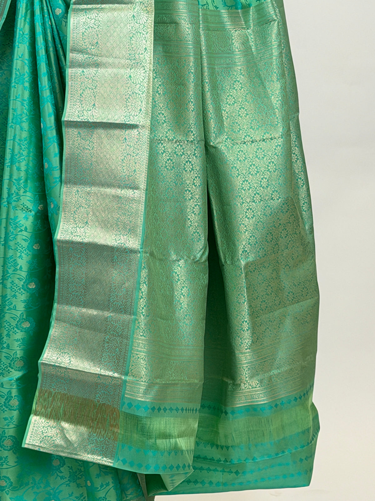 am200483 - pallu image