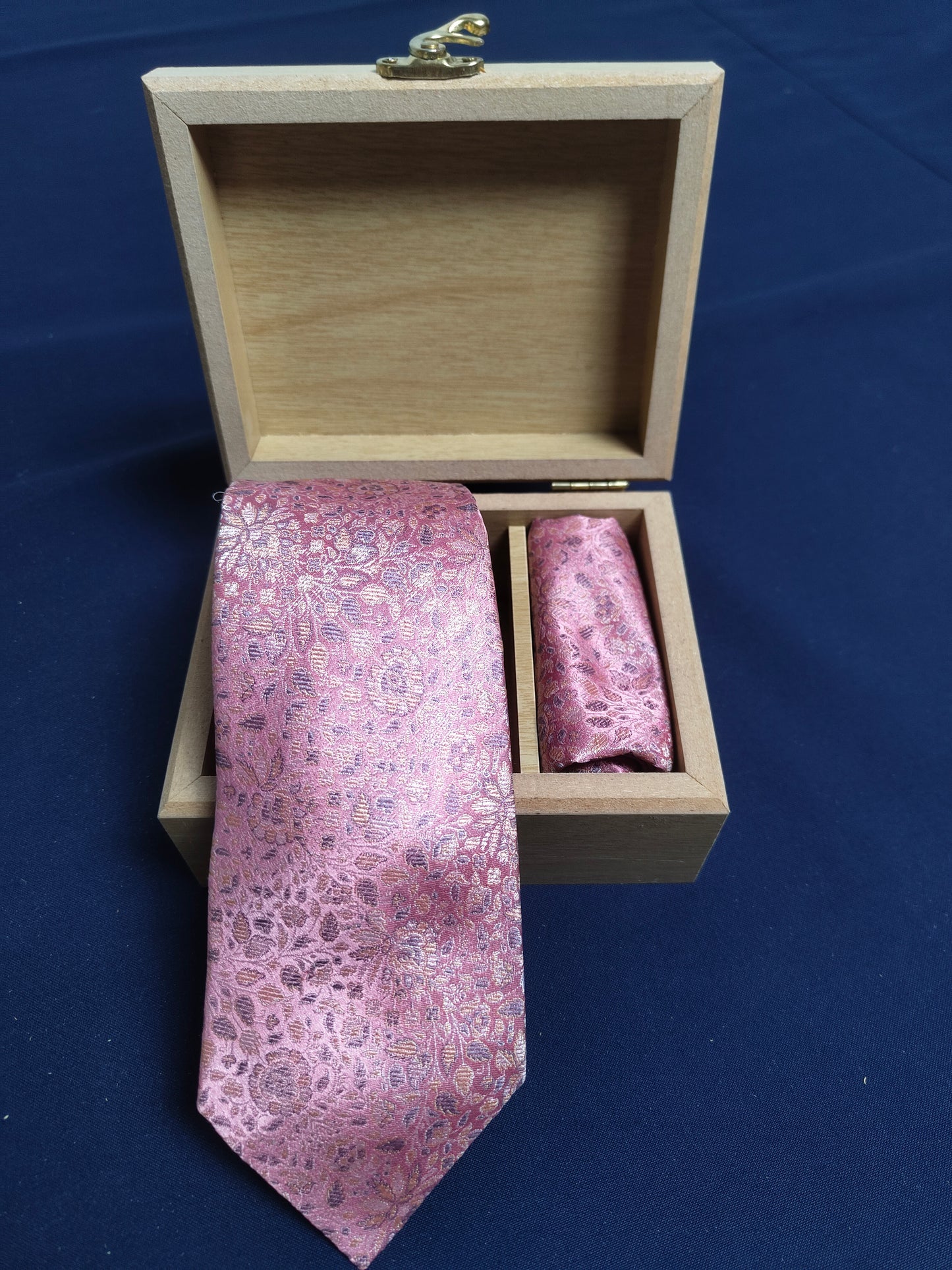 am201203 - tie image