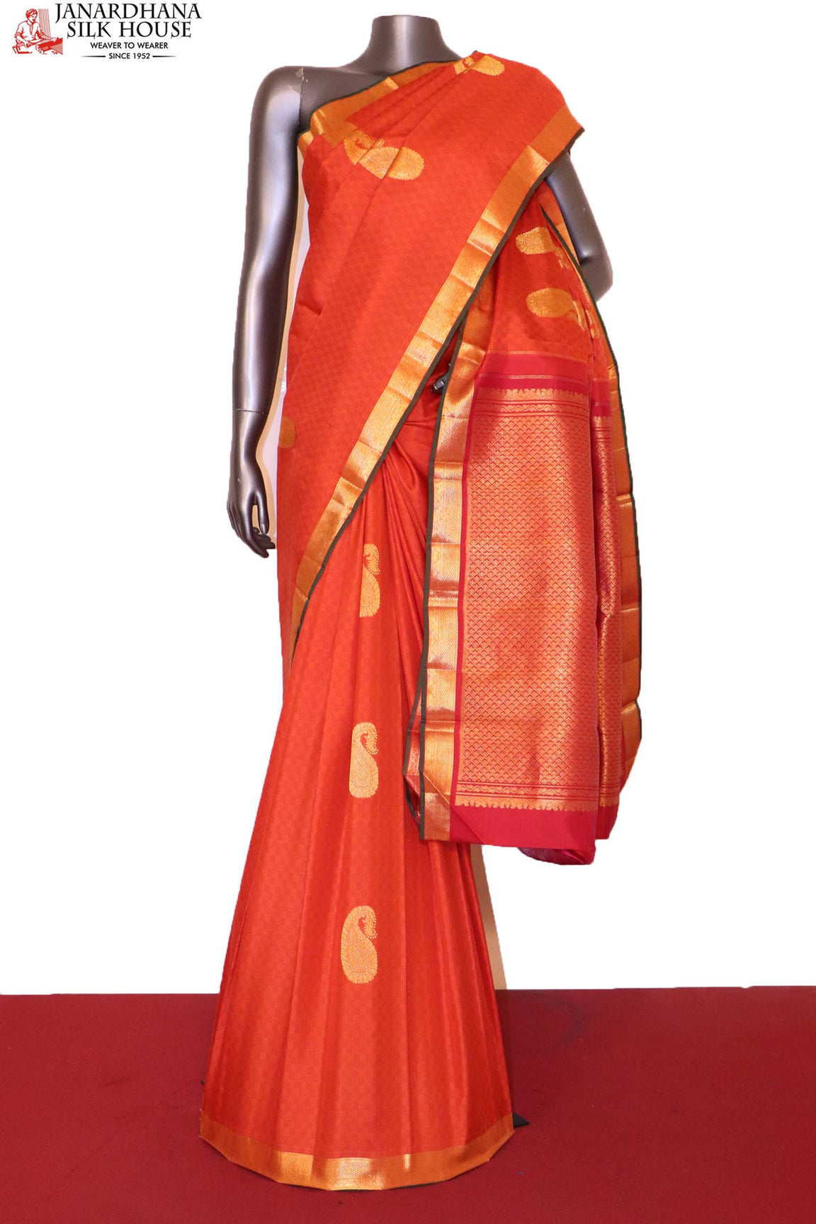 Checks Kanjeevaram Silk Saree AI205529