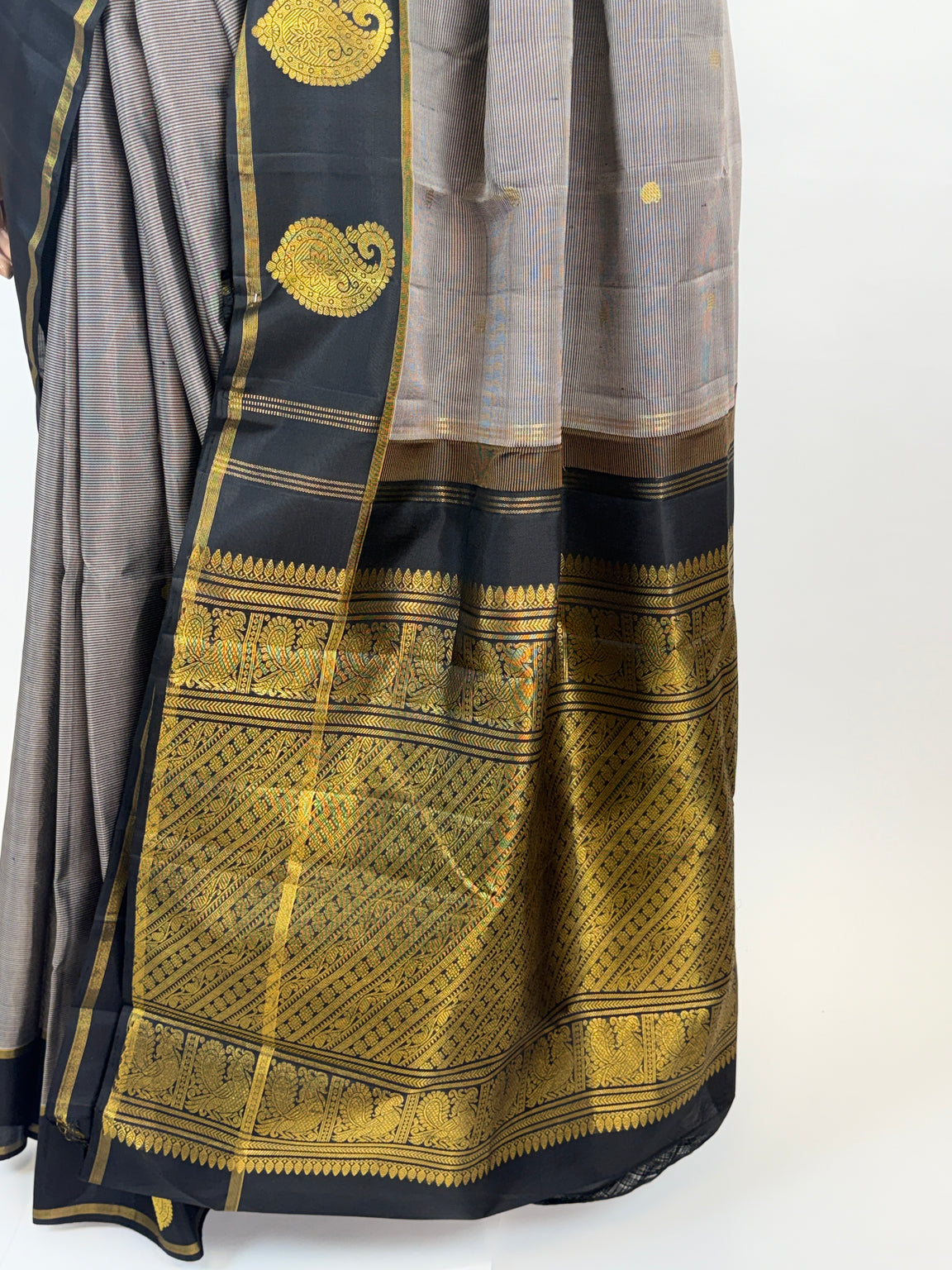 AL214129 - Pallu Image