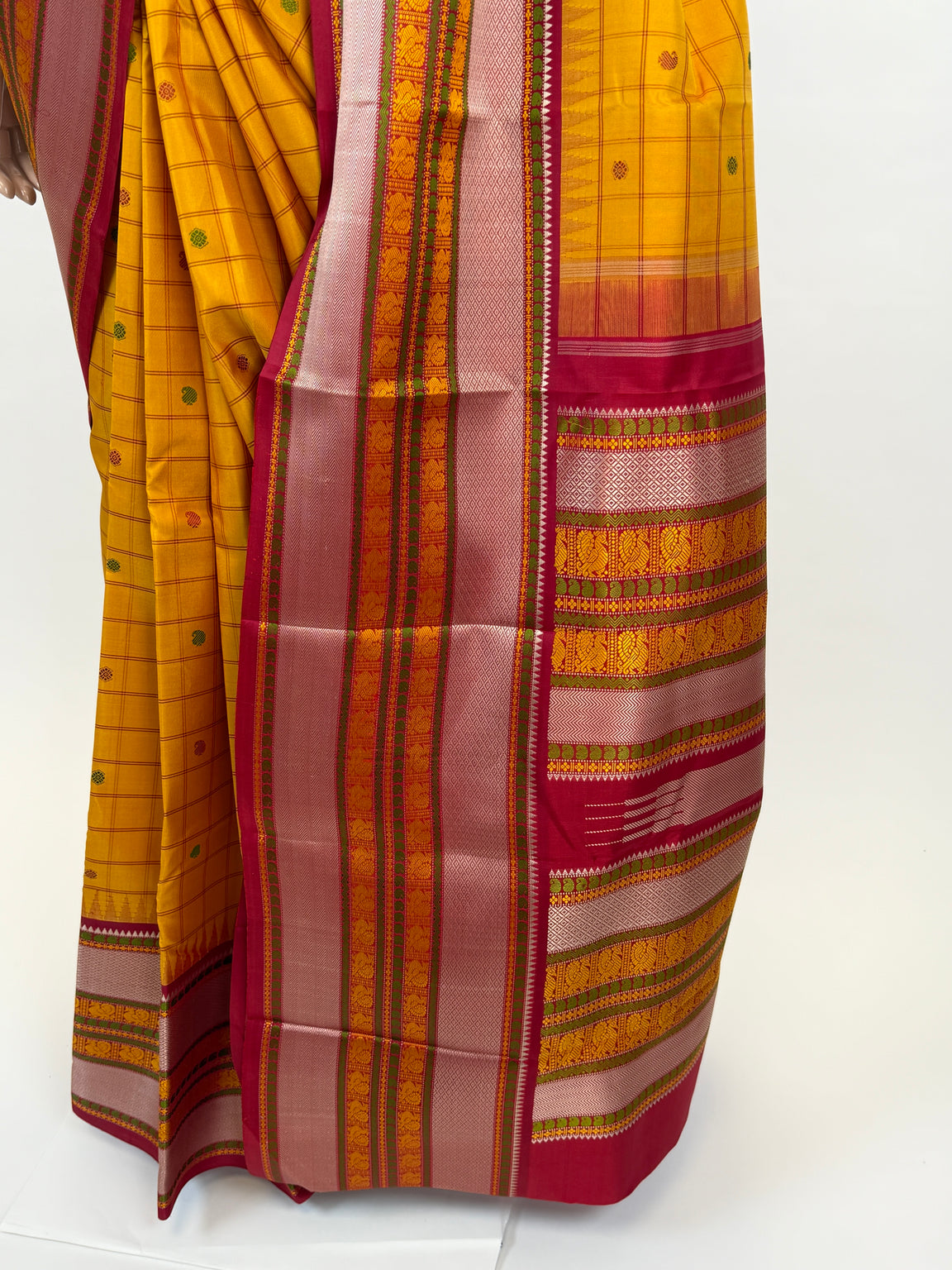 AM201980 - Pallu Image