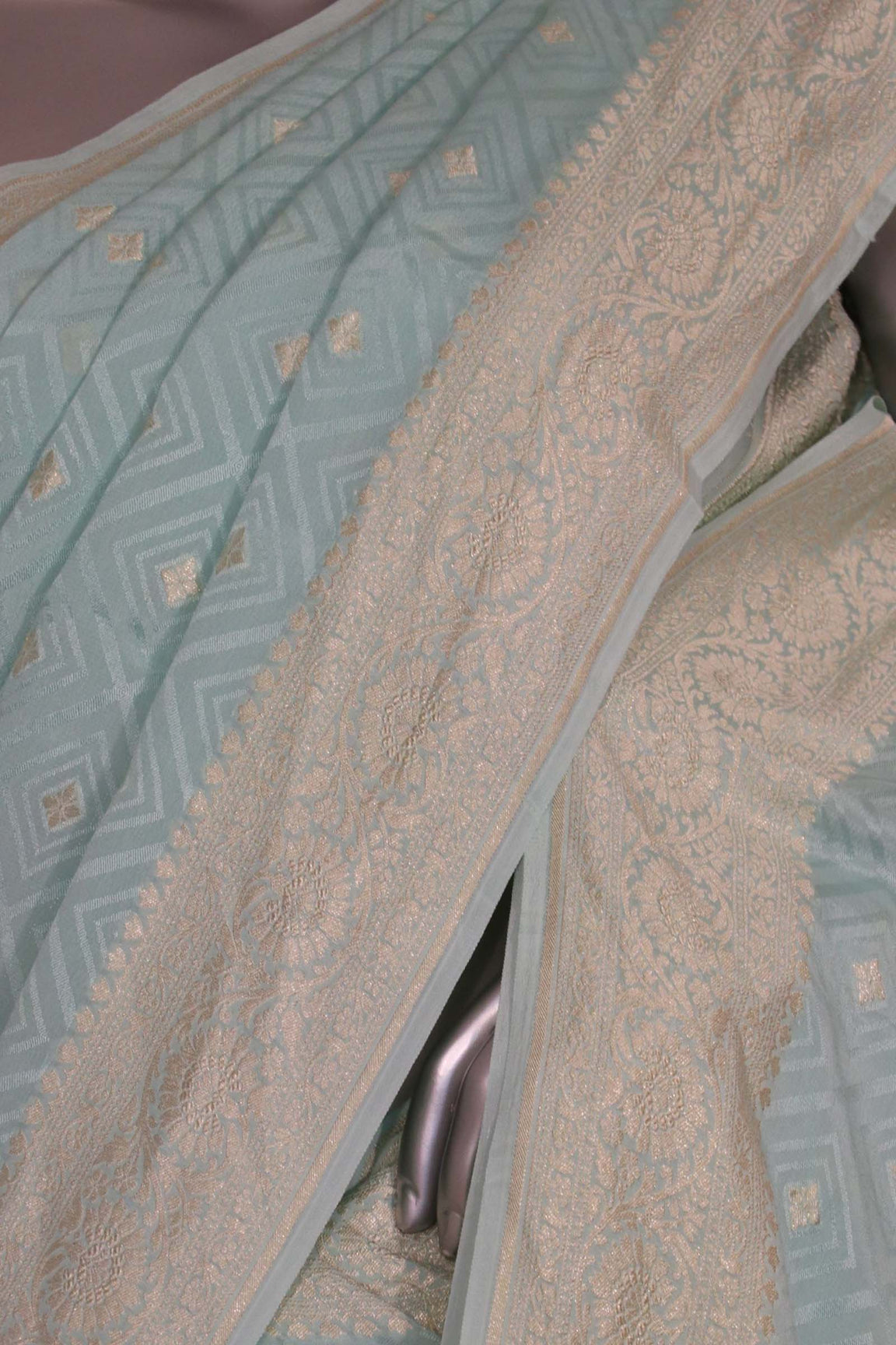 Pure Handloom Zari Butta Banarasi Crepe Silk Saree AL206652