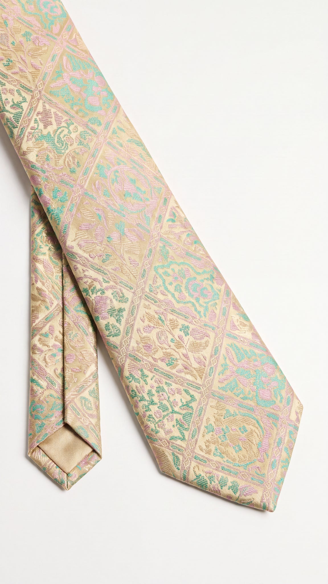 Silk Tie AM201225 - Diagonal Close-Up Detail View