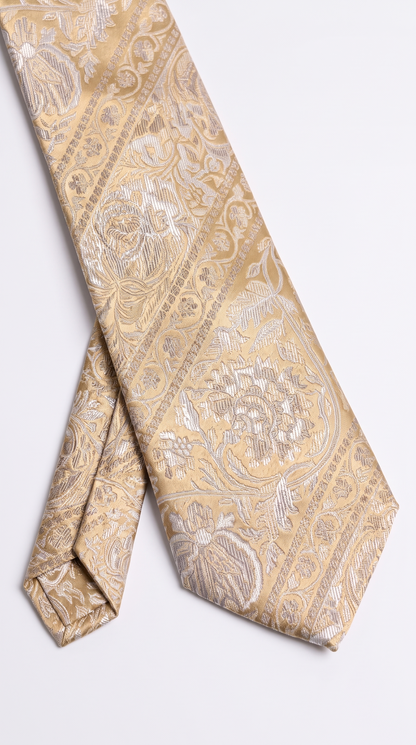 Silk Tie AM201217 - Diagonal Close-Up Detail View