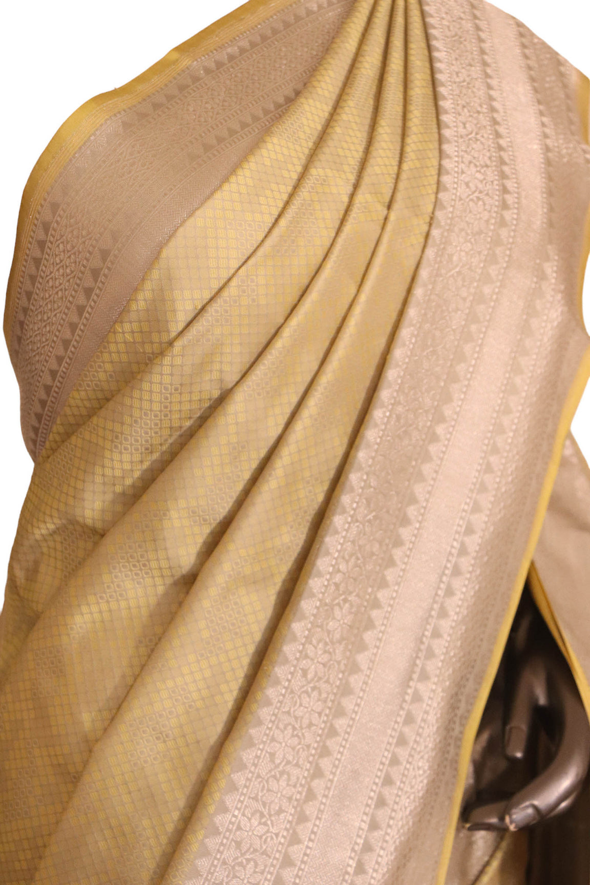 Exclusive Satin Tanchoi Jamawar Silk Saree-Master Weaves AJ206321