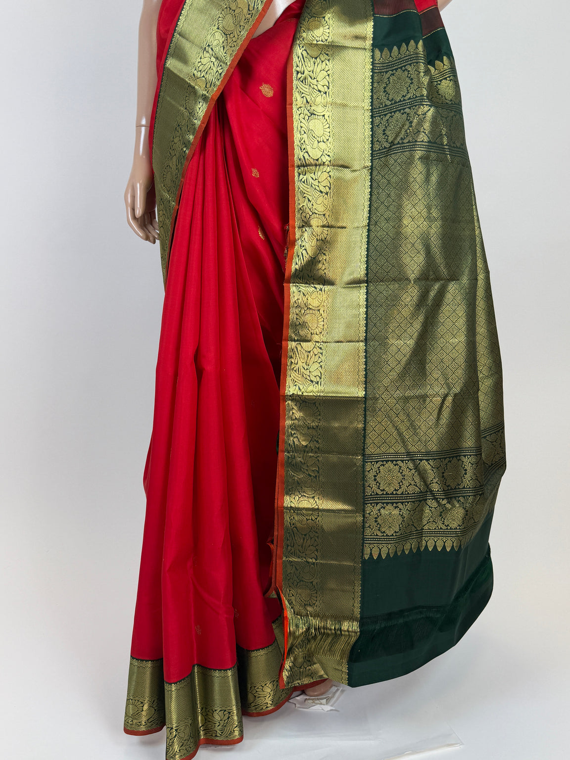 AL213586 - Pallu Image
