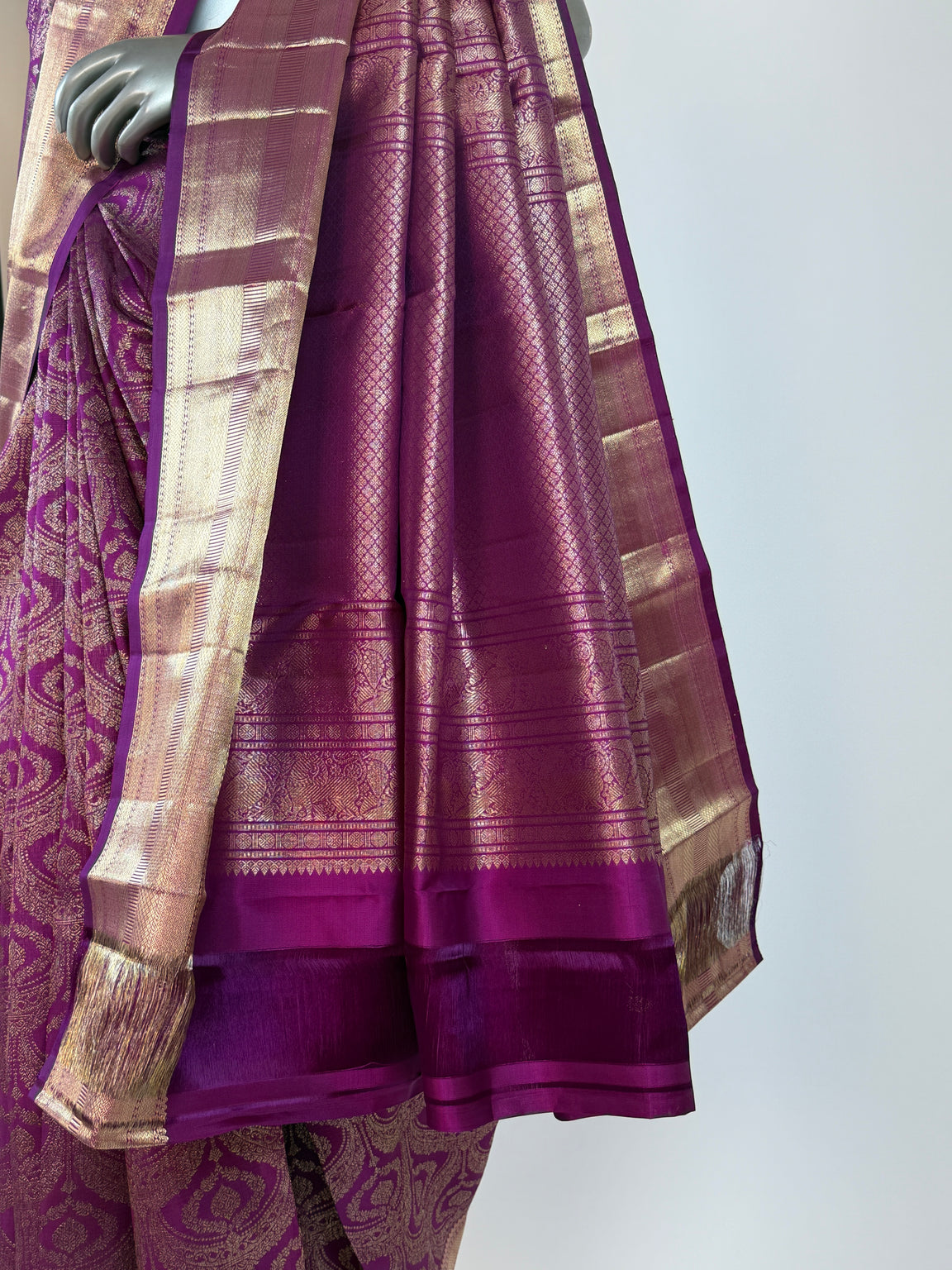 AL210910 - Pallu Image