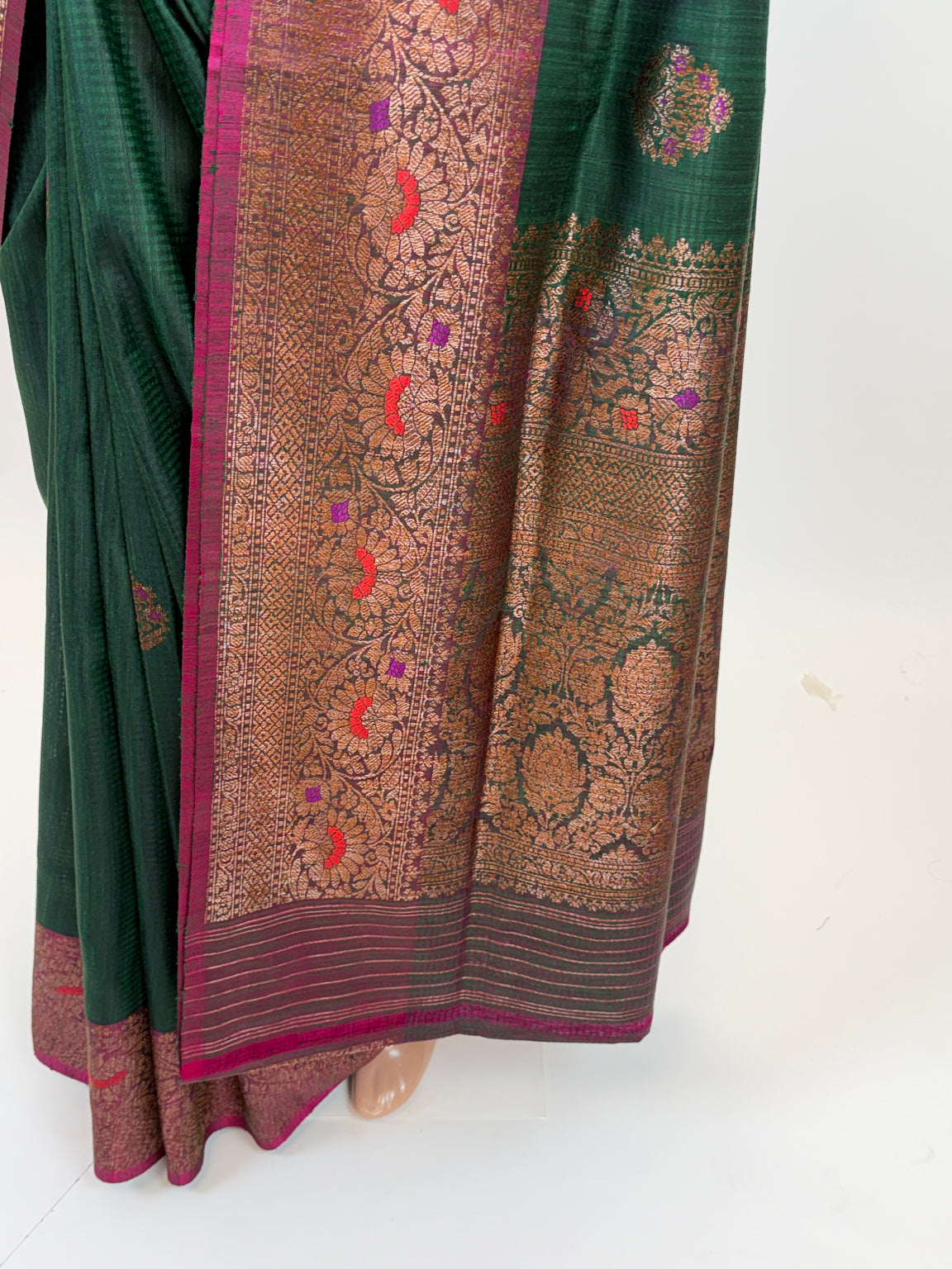 AL206247 - Pallu Image