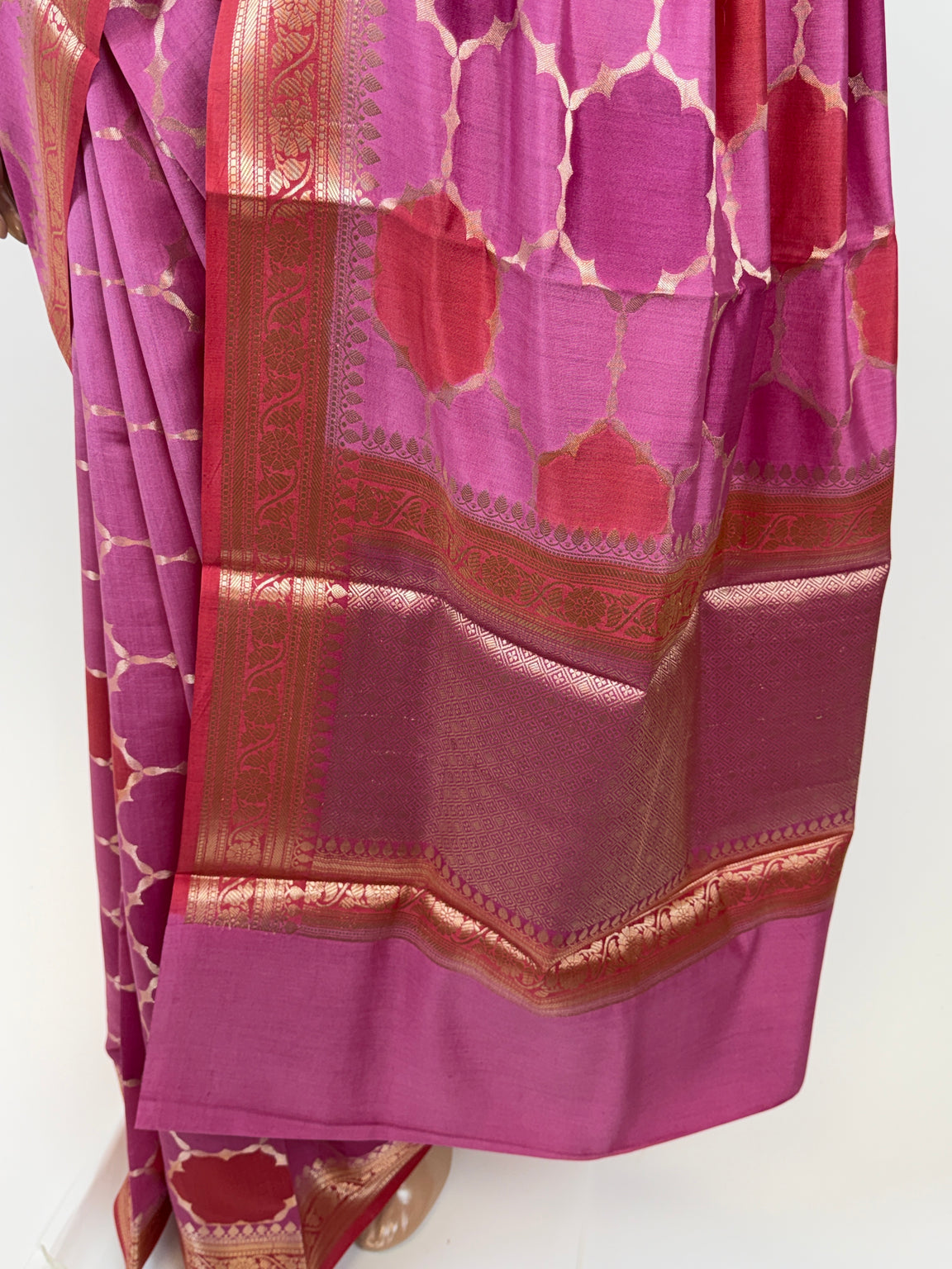 AL211271 - Pallu Image