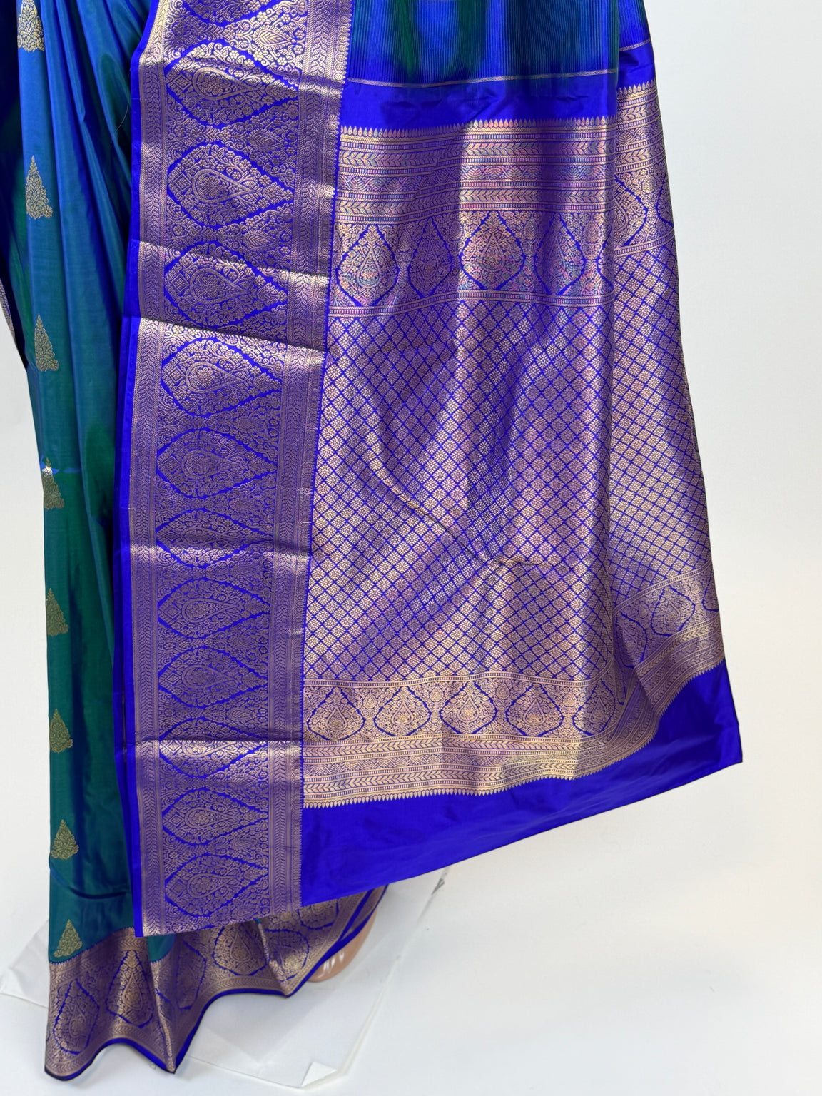 AL212021 - Pallu Image