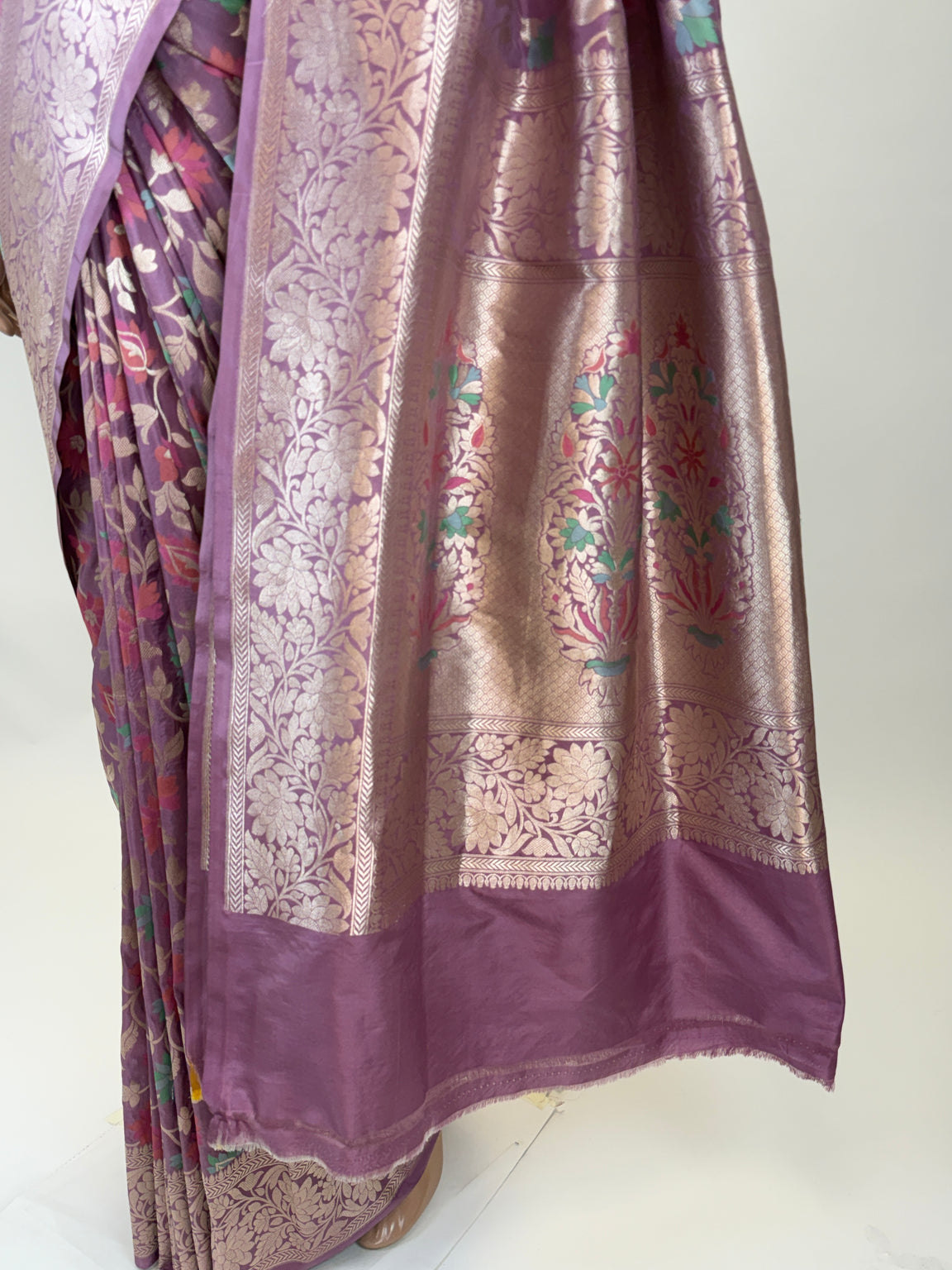 AL206223 - Pallu Image