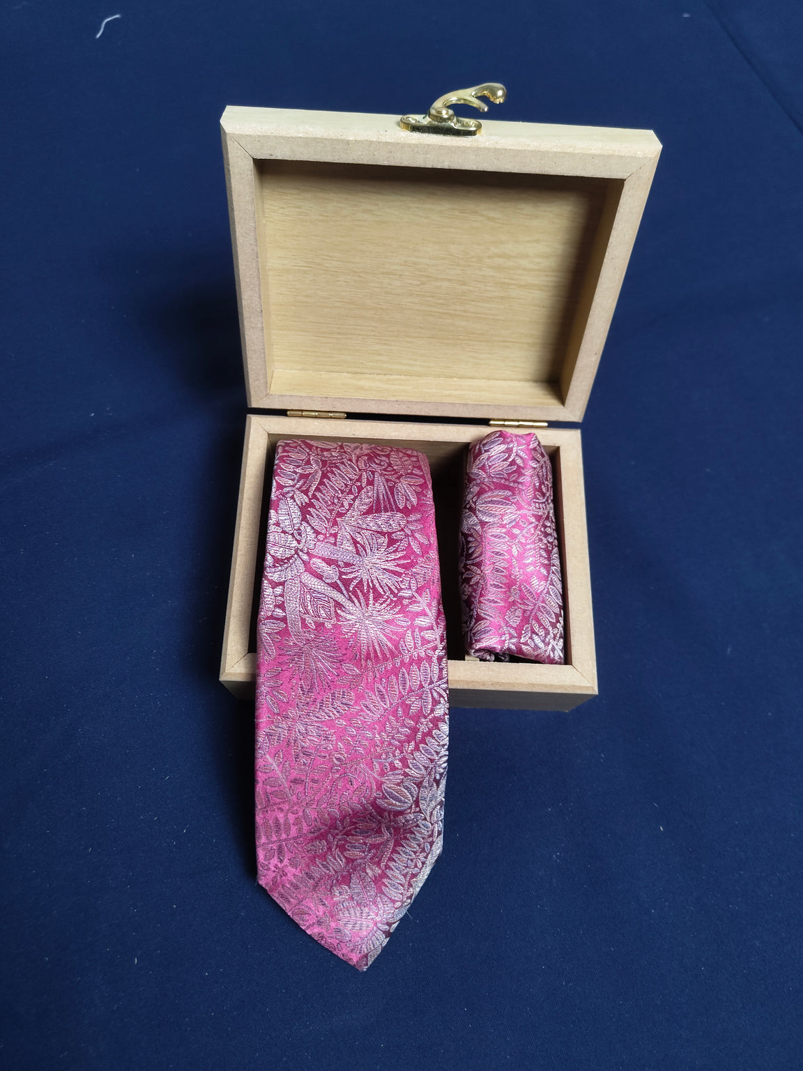 AM201206 - Tie Image