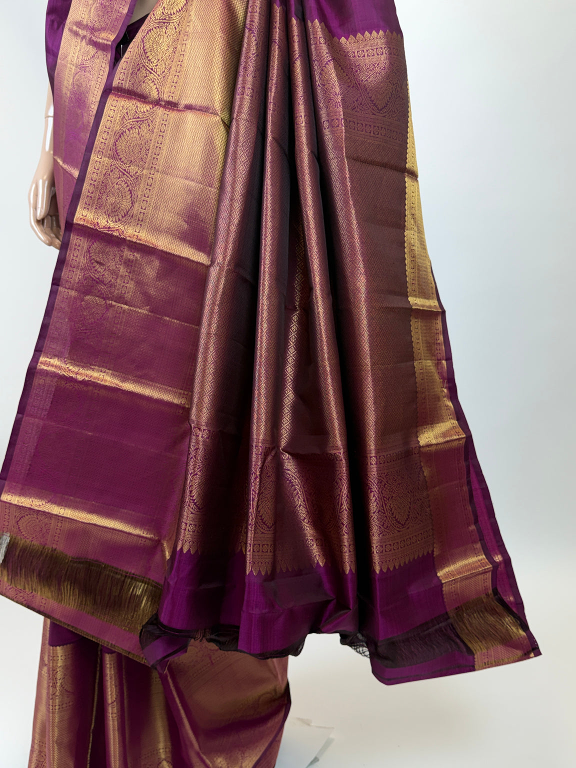 AM203002 - Pallu Image
