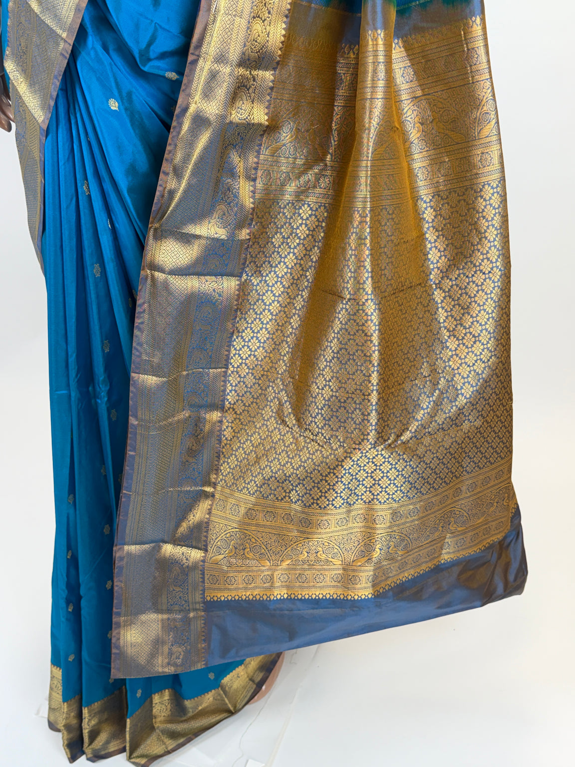 AL212027 - Pallu Image