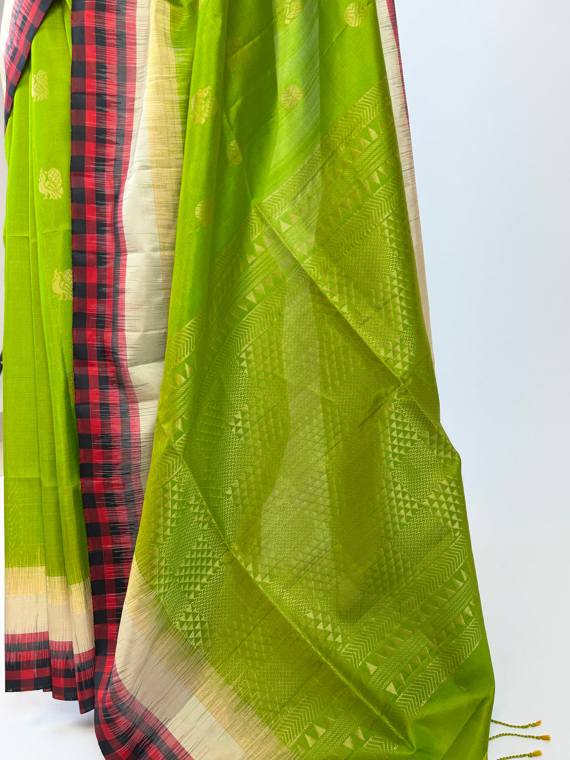 AM202433 - Pallu Image