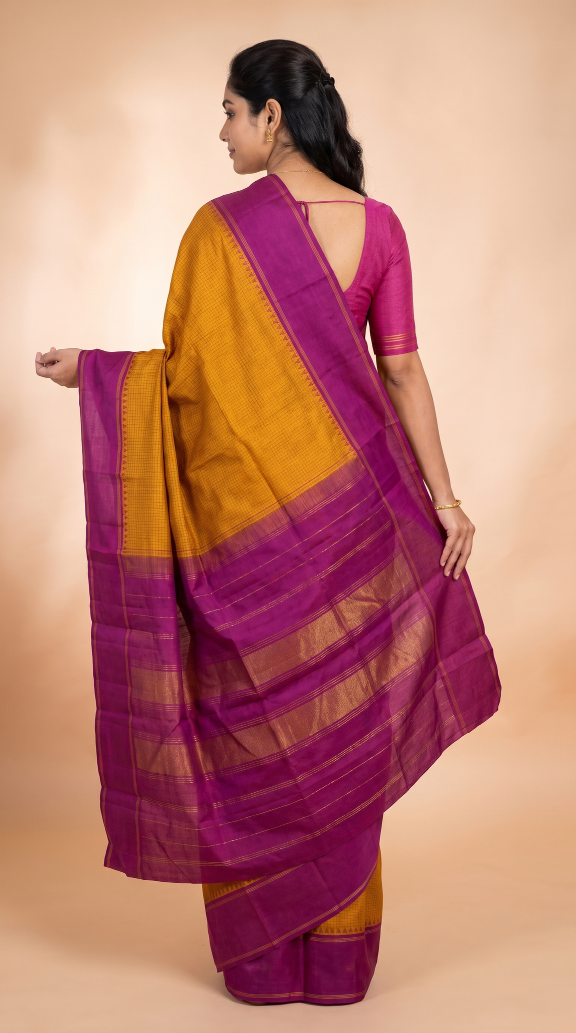 AM201370 - Back View