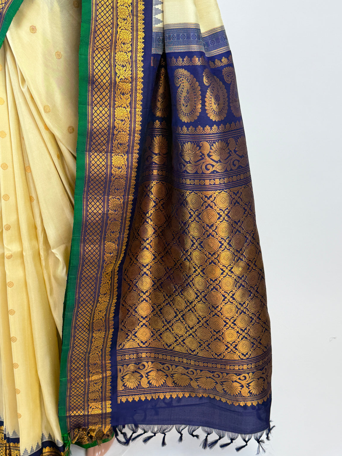AM211515 - Pallu Image