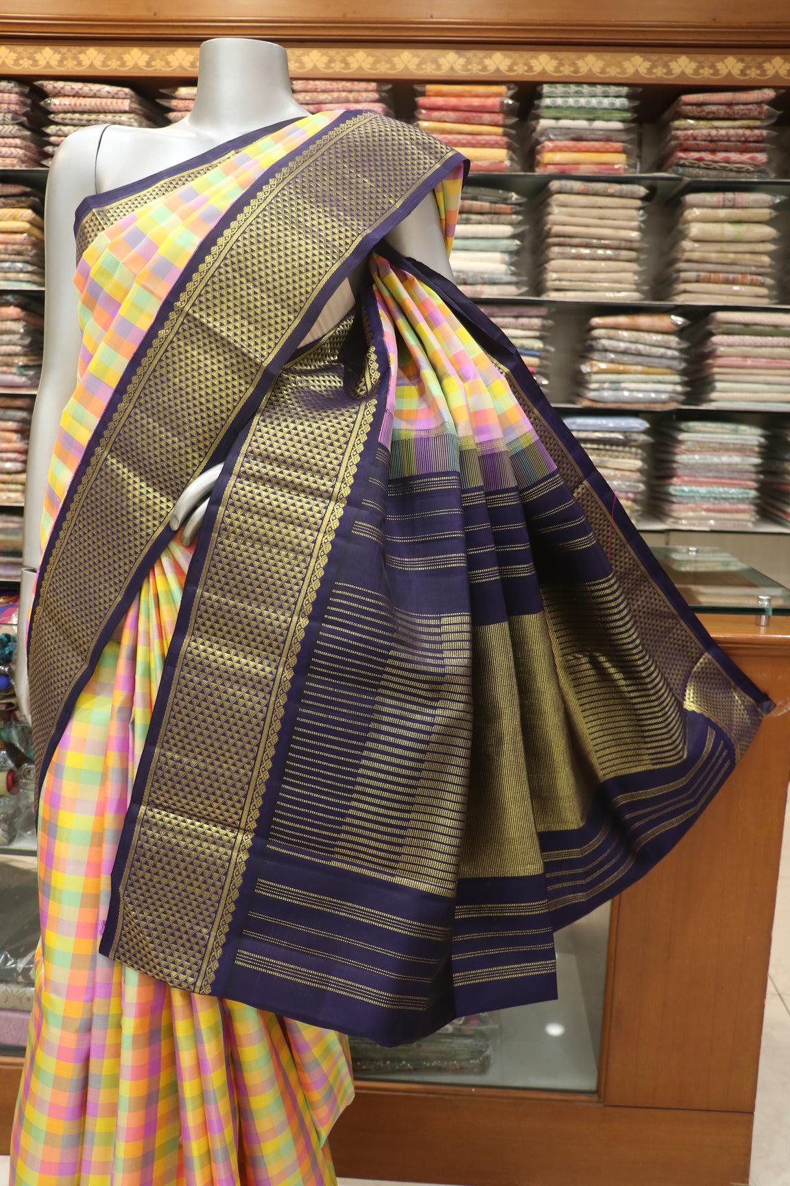 AM200771 - Pallu Image