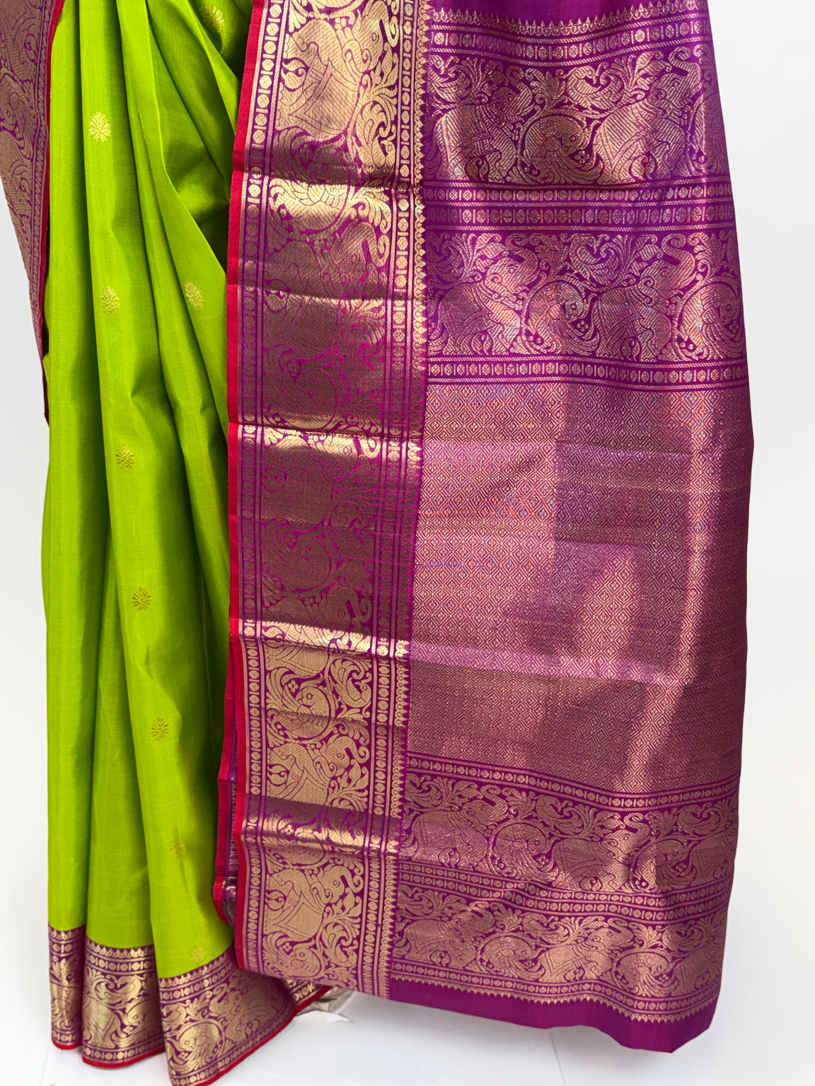 AL213441 - Pallu Image
