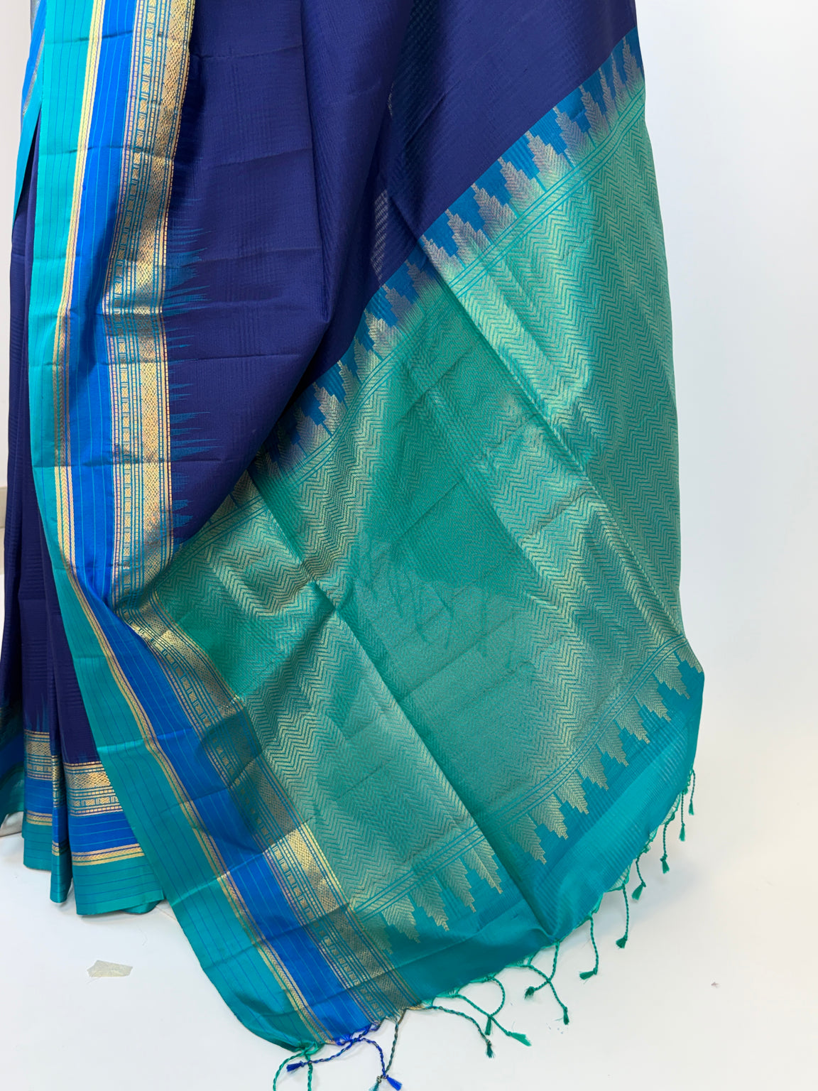 AM202434 - Pallu Image