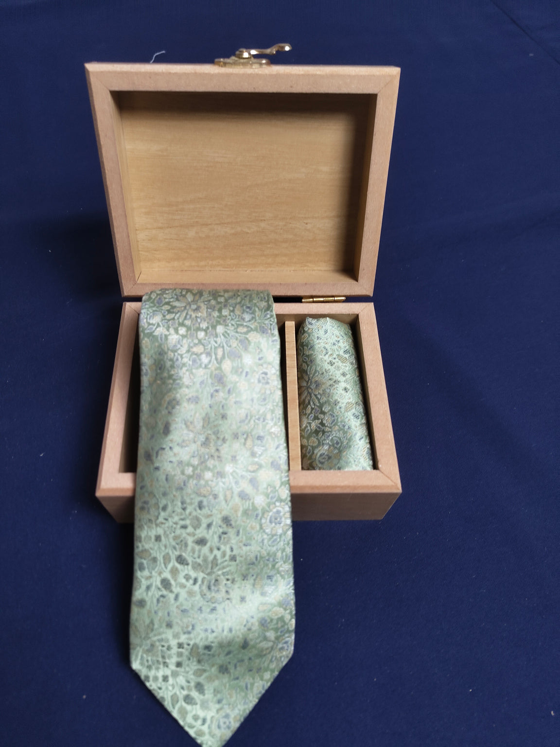 AM201226 - Tie Image